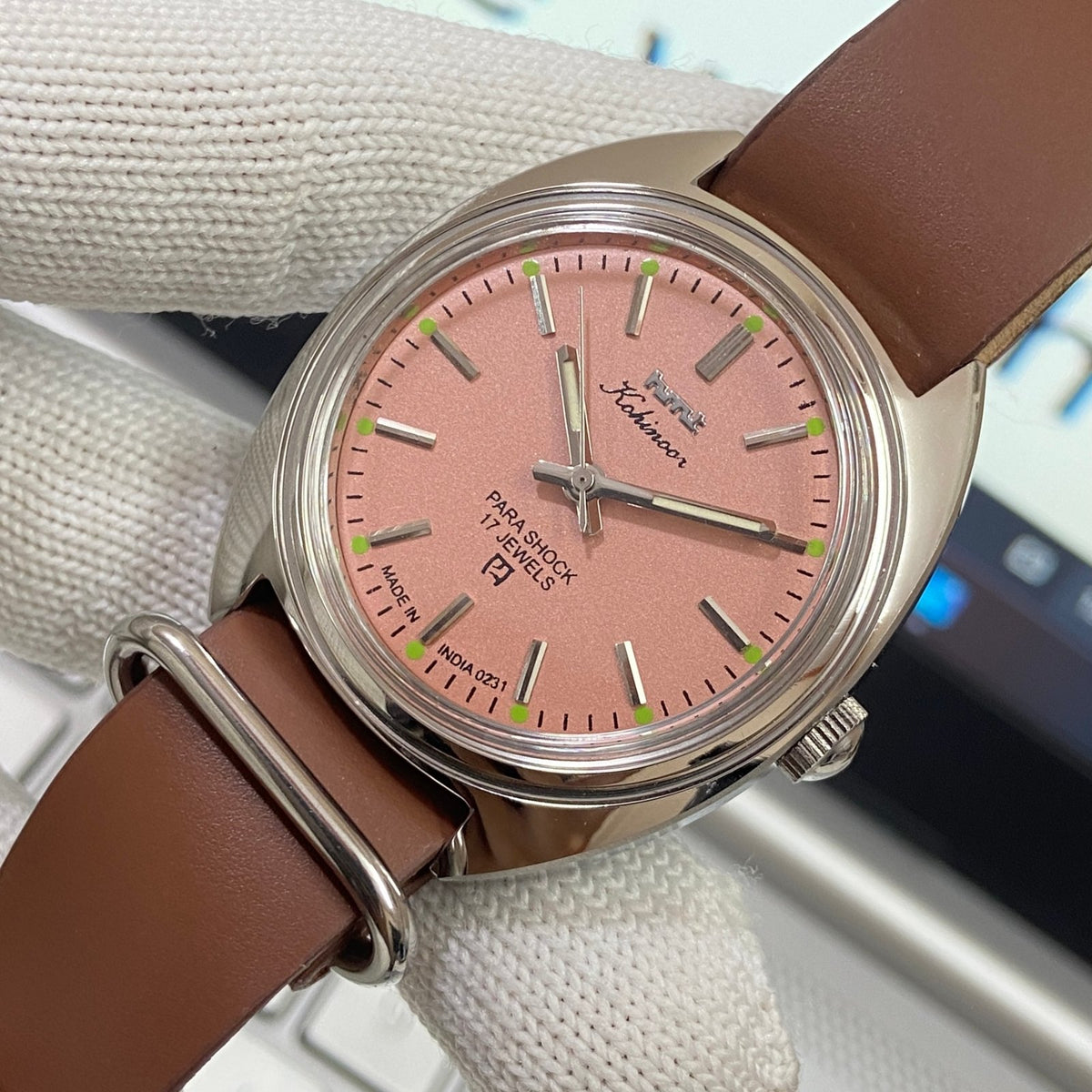 Vintage MOD HMT Kohinoor Hand Winding 17 Jewels Peach Face Brown Nato Band Men's Wrist Watch B58