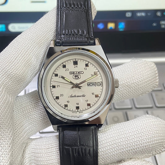 Vintage Seiko 5 Automatic Cal. 6309 white Face Black Band B76