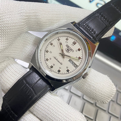 Vintage Seiko 5 Automatic Cal. 6309 white Face Black Band B76