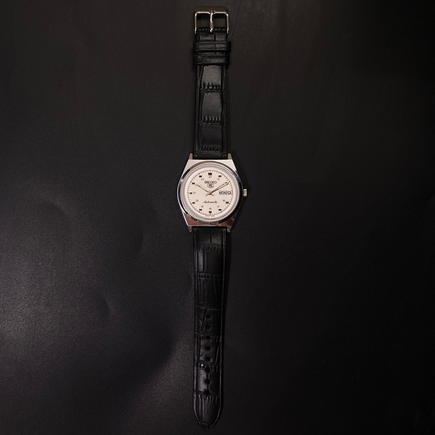 Vintage Seiko 5 Automatic Cal. 6309 white Face Black Band B76