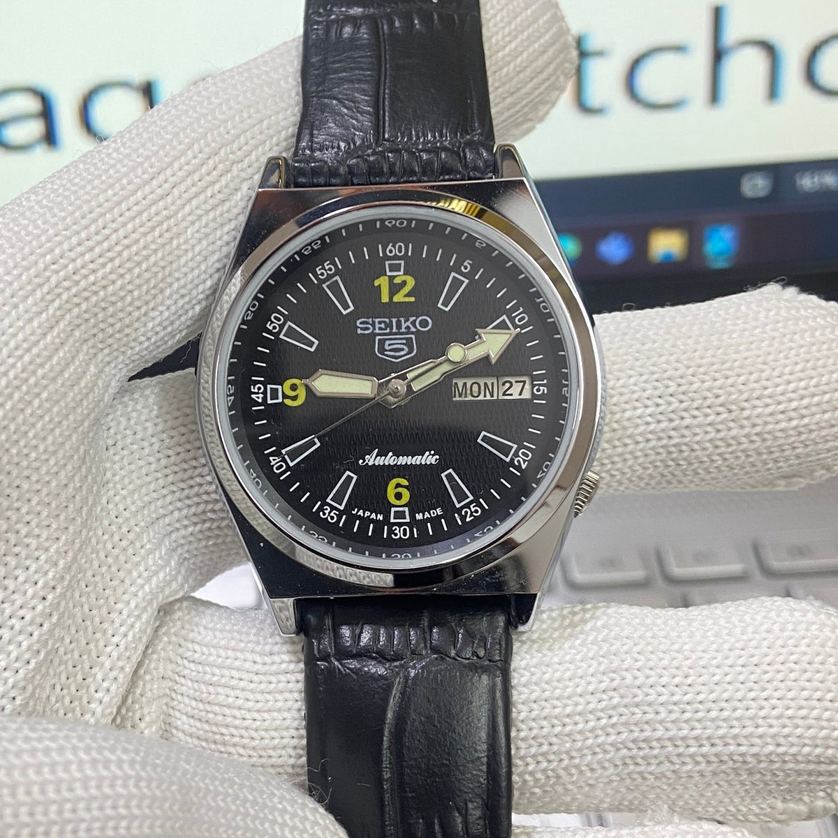 Vintage MOD Seiko 5 Automatic 17 Jewels Cal. 6309 Black Face Black Band B77