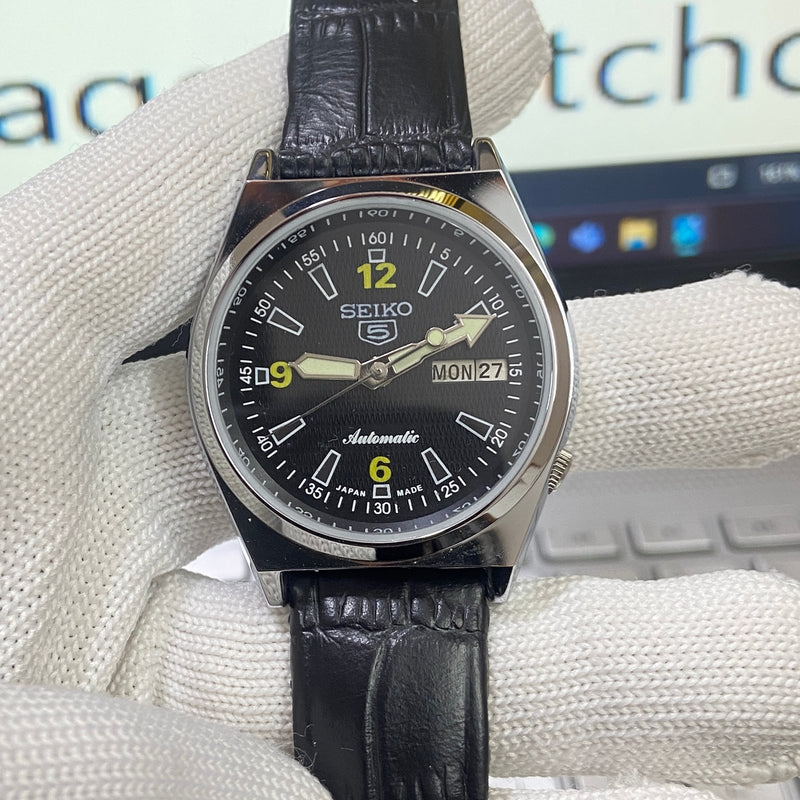 Vintage MOD Seiko 5 Automatic 17 Jewels Cal. 6309 Black Face Black Band B77