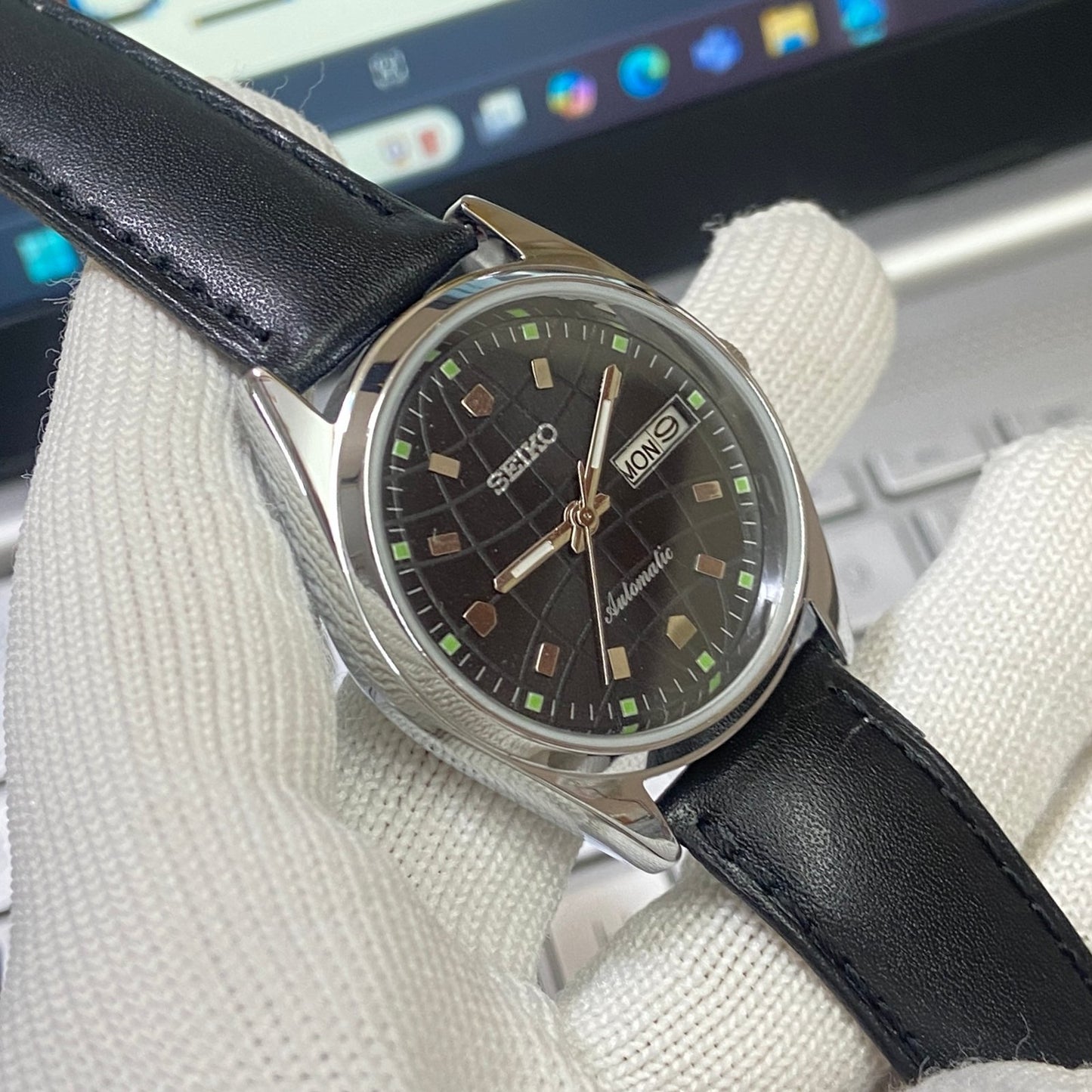 Vintage Seiko 5 Automatic 17 Jewels Cal. 6309 Black Face Black Band B78