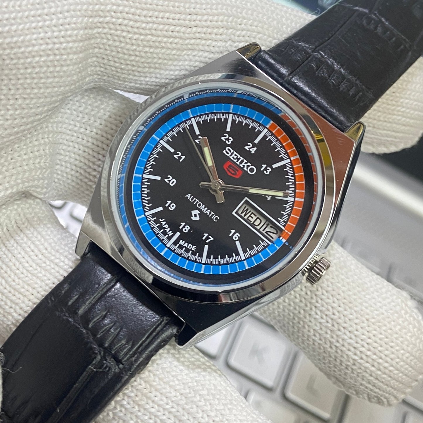 Vintage Seiko 5 Automatic 17 Jewels Cal. 6309 Black Face Black Band B79