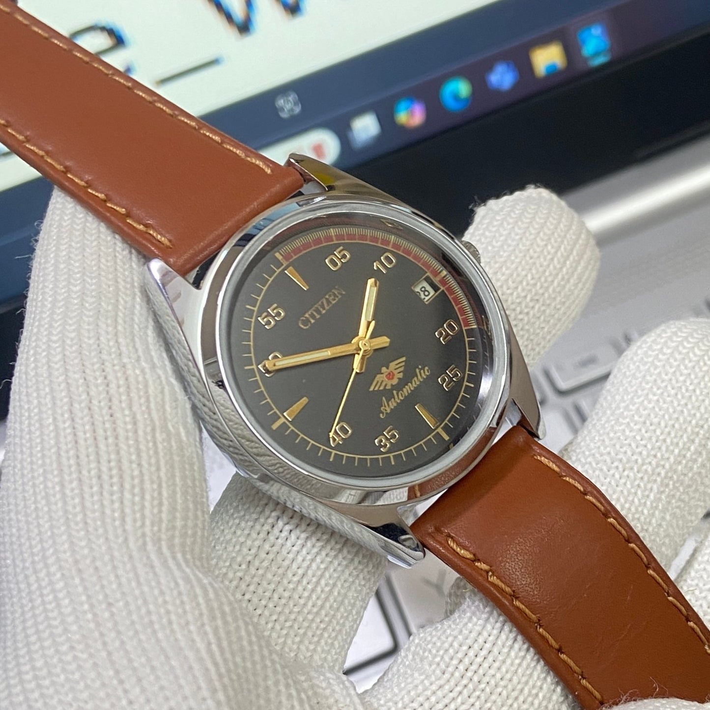 Vintage Citizen Automatic 21 Jewels Black Face Brown Band B81