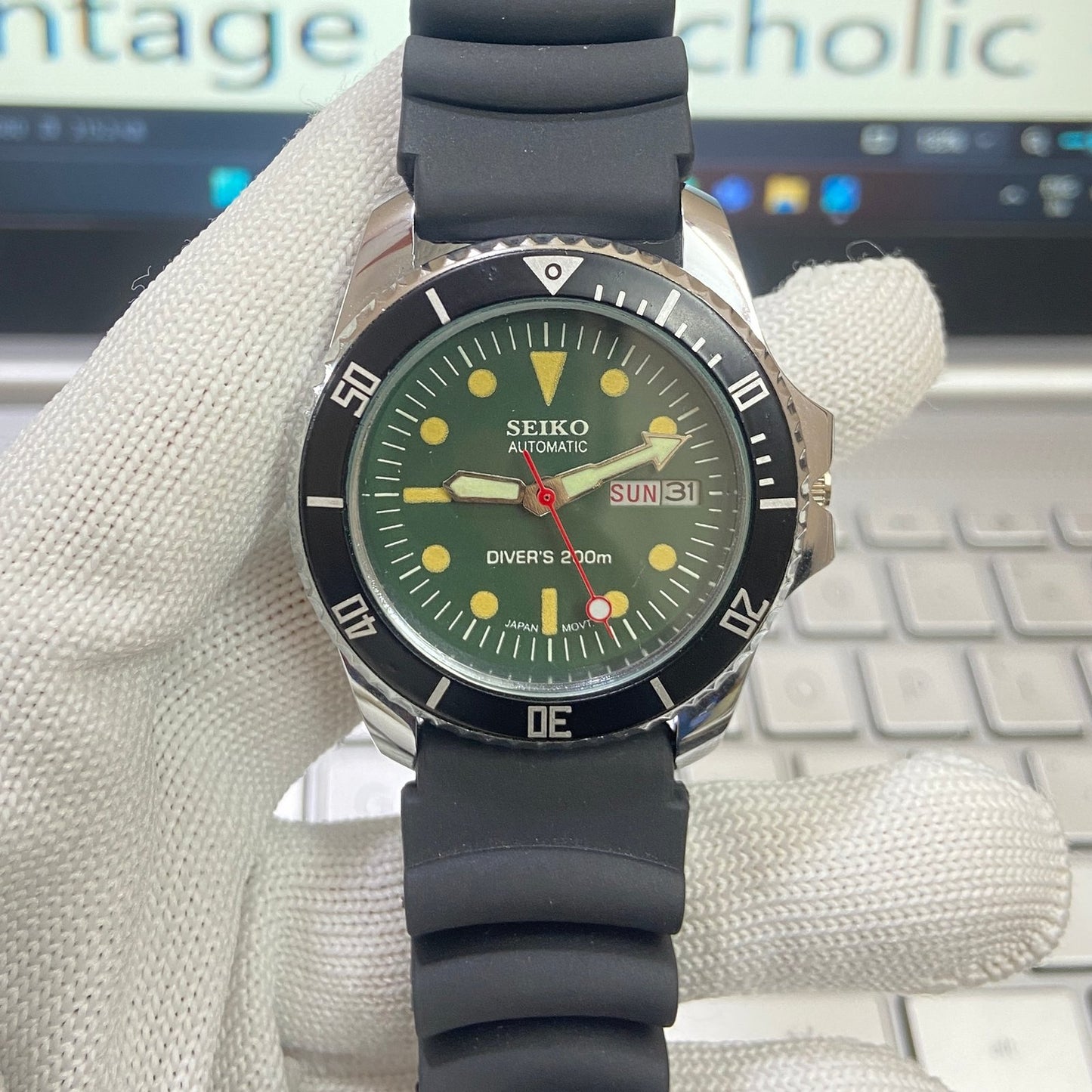 Vintage Seiko Diver Automatic Cal. 6309 17 Jewels Green Face Black Silicone Strap Rotating Bezel Men's Wrist Watch C01