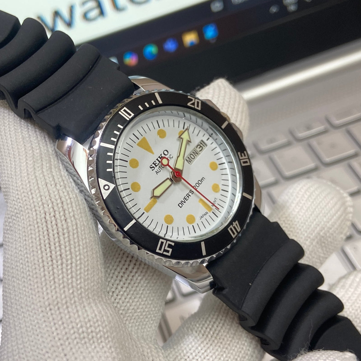 Vintage MOD Seiko Diver Automatic Cal. 6309 17 Jewels White Face Black Silicone Strap Rotating Bezel Men's Wrist Watch C02