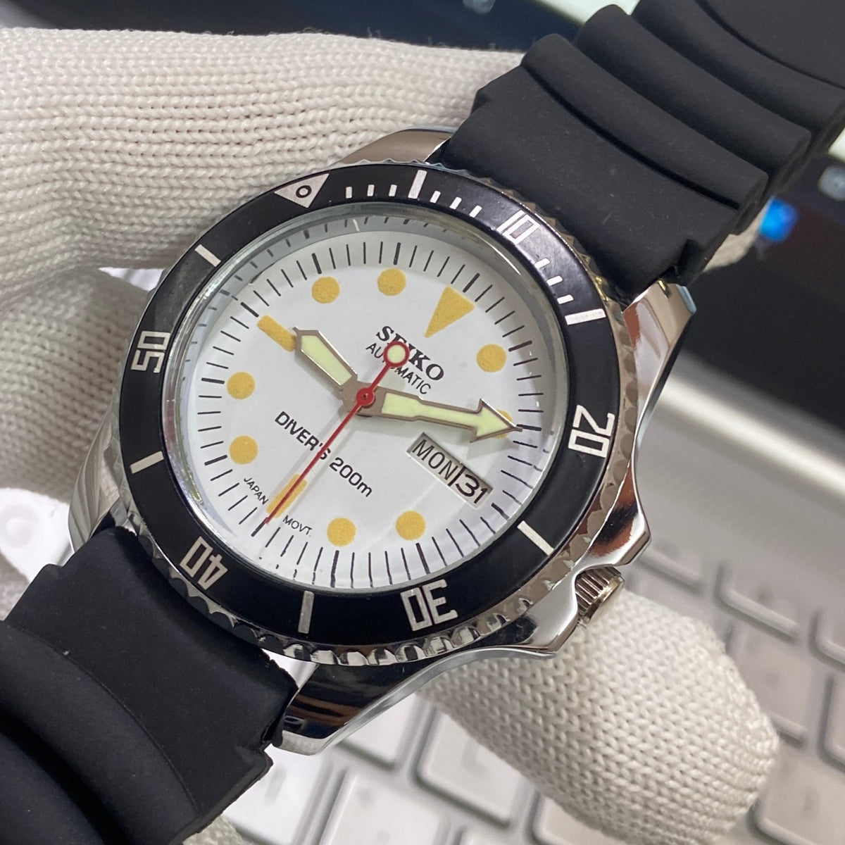 Vintage MOD Seiko Diver Automatic Cal. 6309 17 Jewels White Face Black Silicone Strap Rotating Bezel Men's Wrist Watch C02