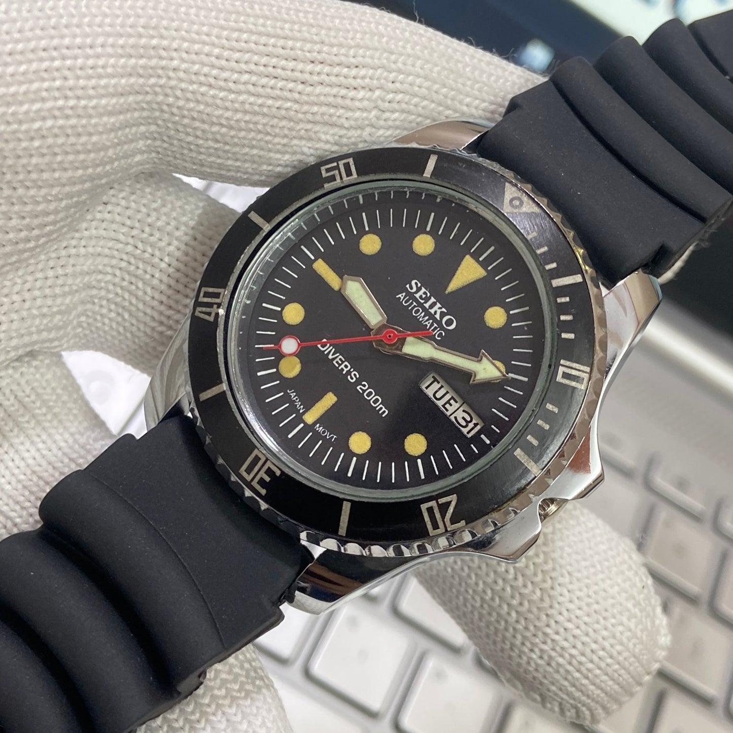 Vintage Seiko Diver Automatic Cal. 6309 17 Jewels Black Face Black Silicone Strap Rotating Bezel Men's Wrist Watch C03