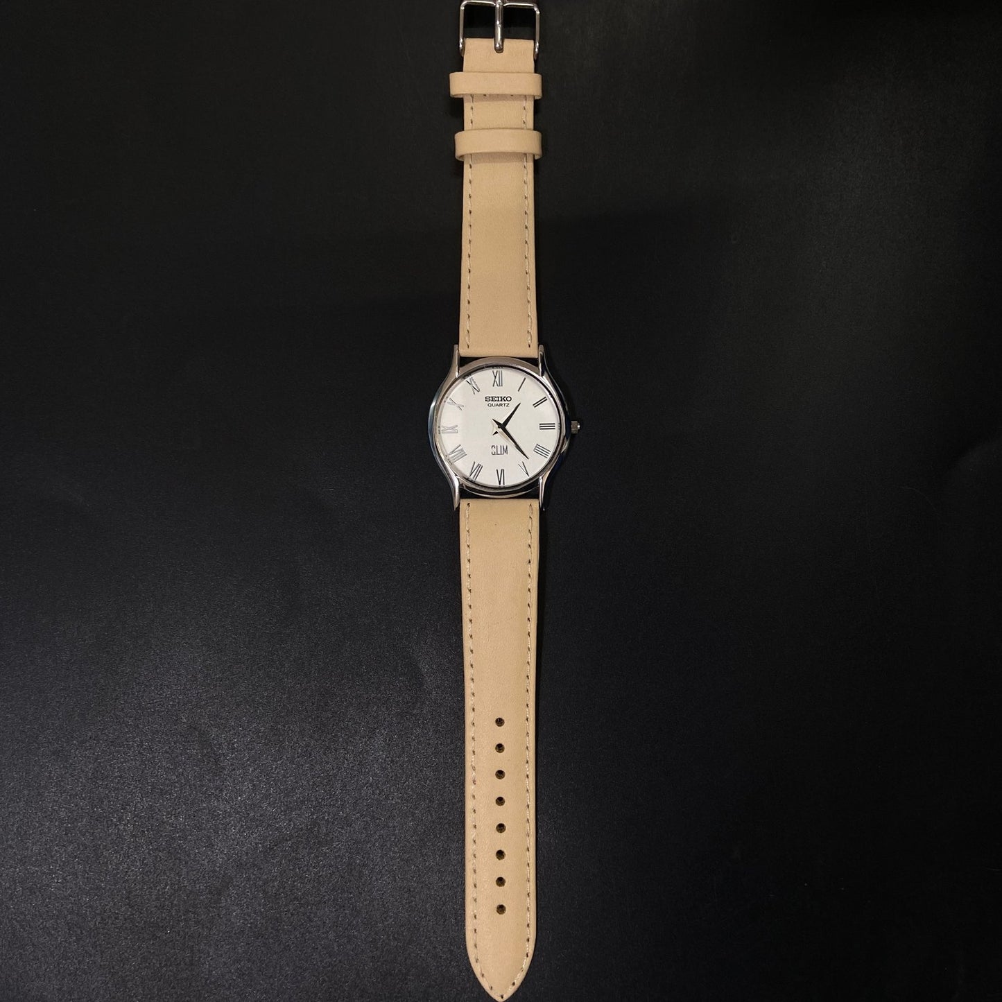 Vintage Seiko Slim Quartz White Face Cream Band Men's Wrist Watch C09