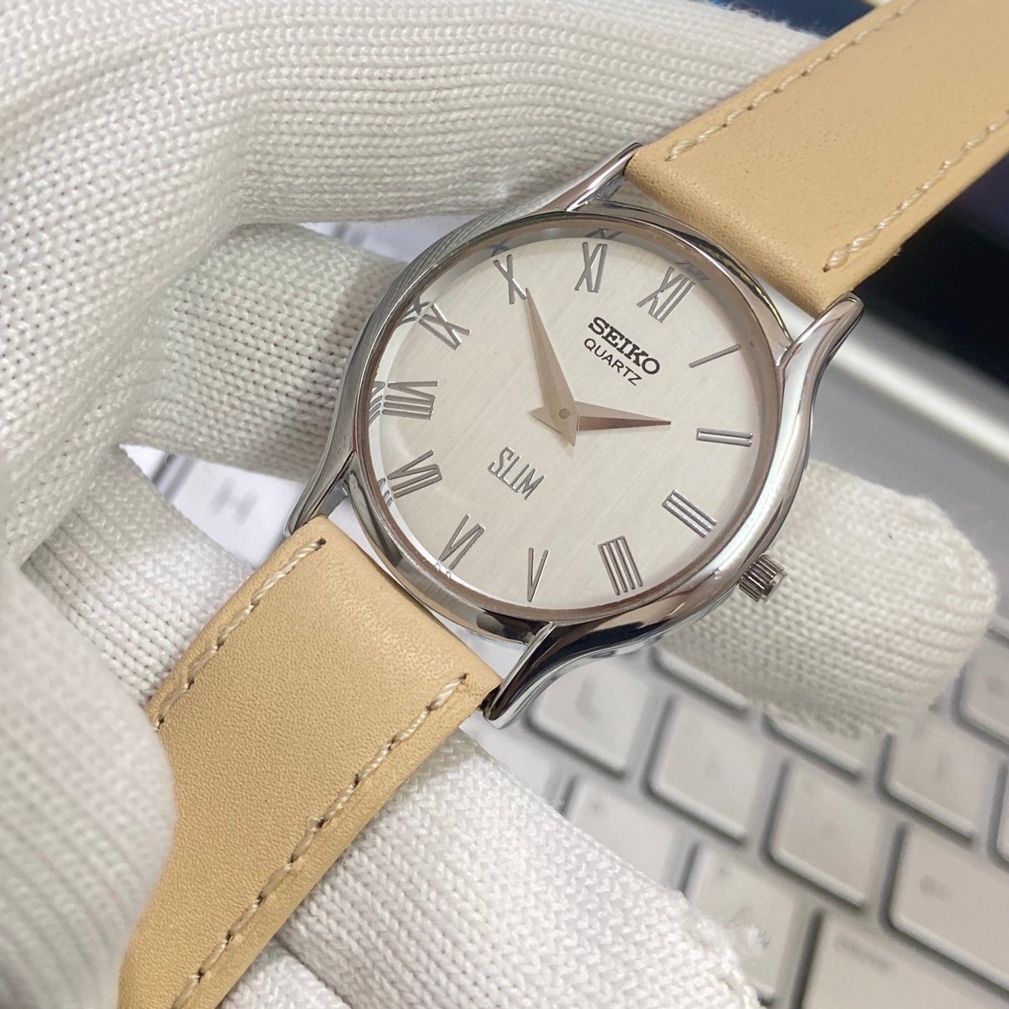 Vintage Seiko Slim Quartz White Face Cream Band Men's Wrist Watch C09