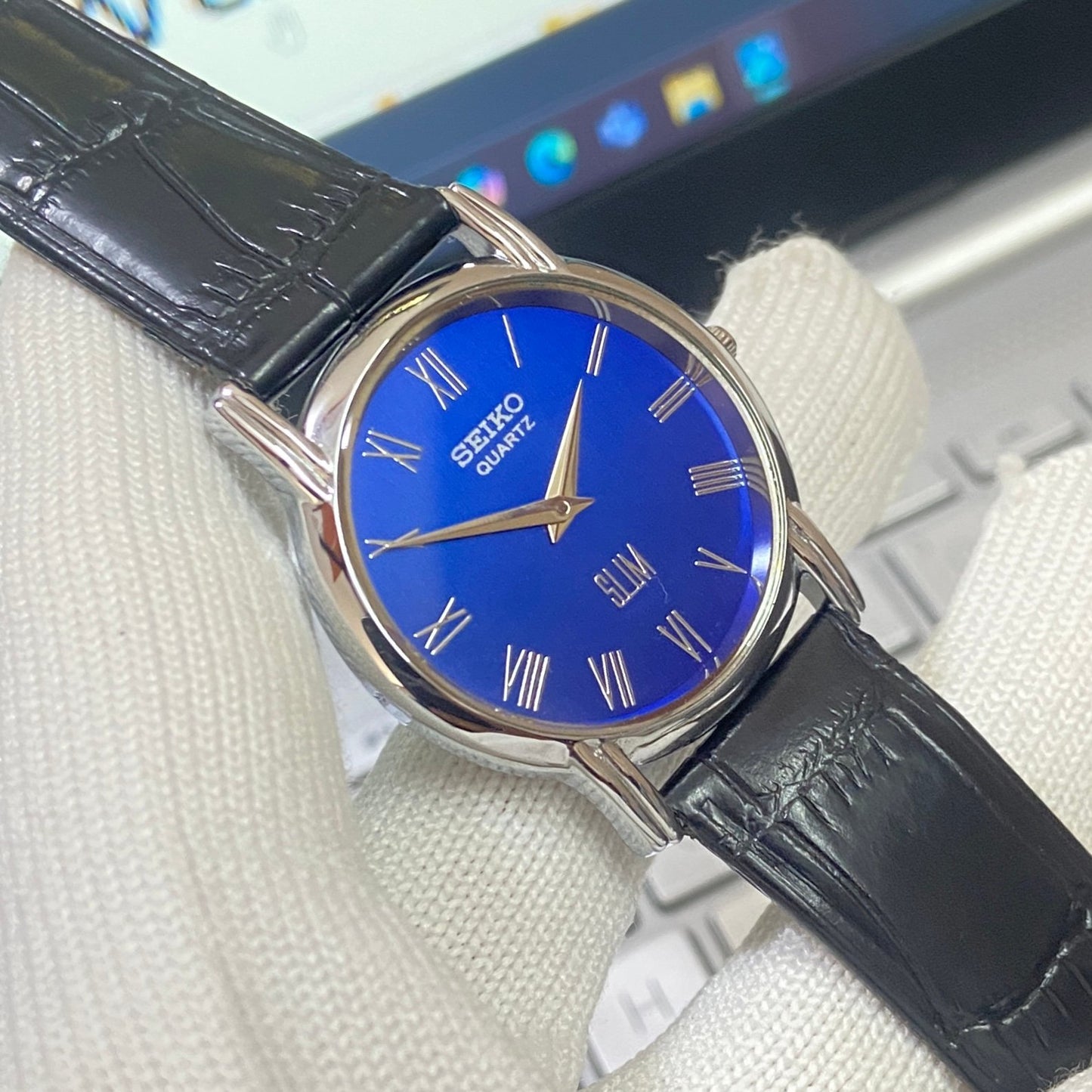 Vintage Seiko Slim Quartz Blue Face Black Croco Band Men's Wrist Watch C11