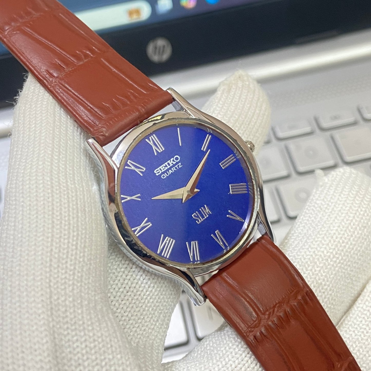 Vintage Seiko Slim Quartz Blue Face Brown Band Men's Wrist Watch C13