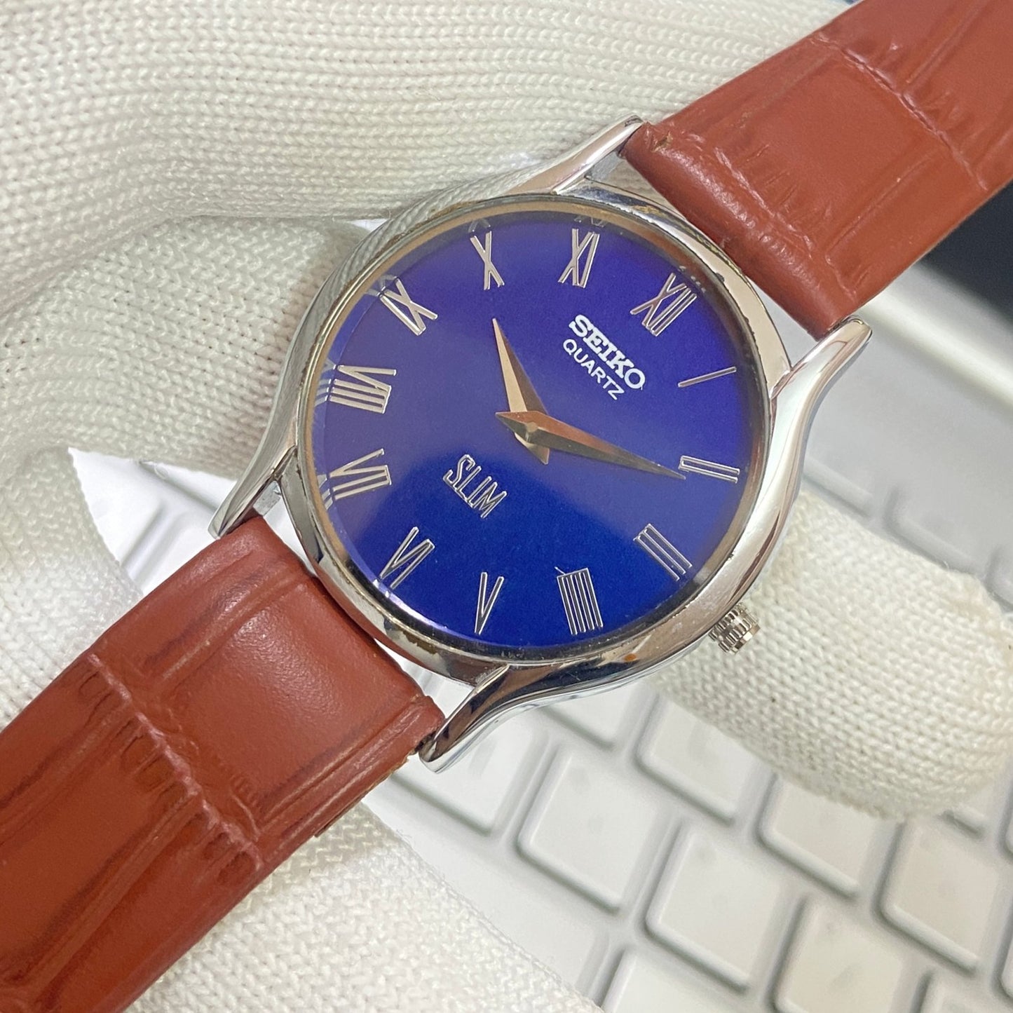 Vintage Seiko Slim Quartz Blue Face Brown Band Men's Wrist Watch C13