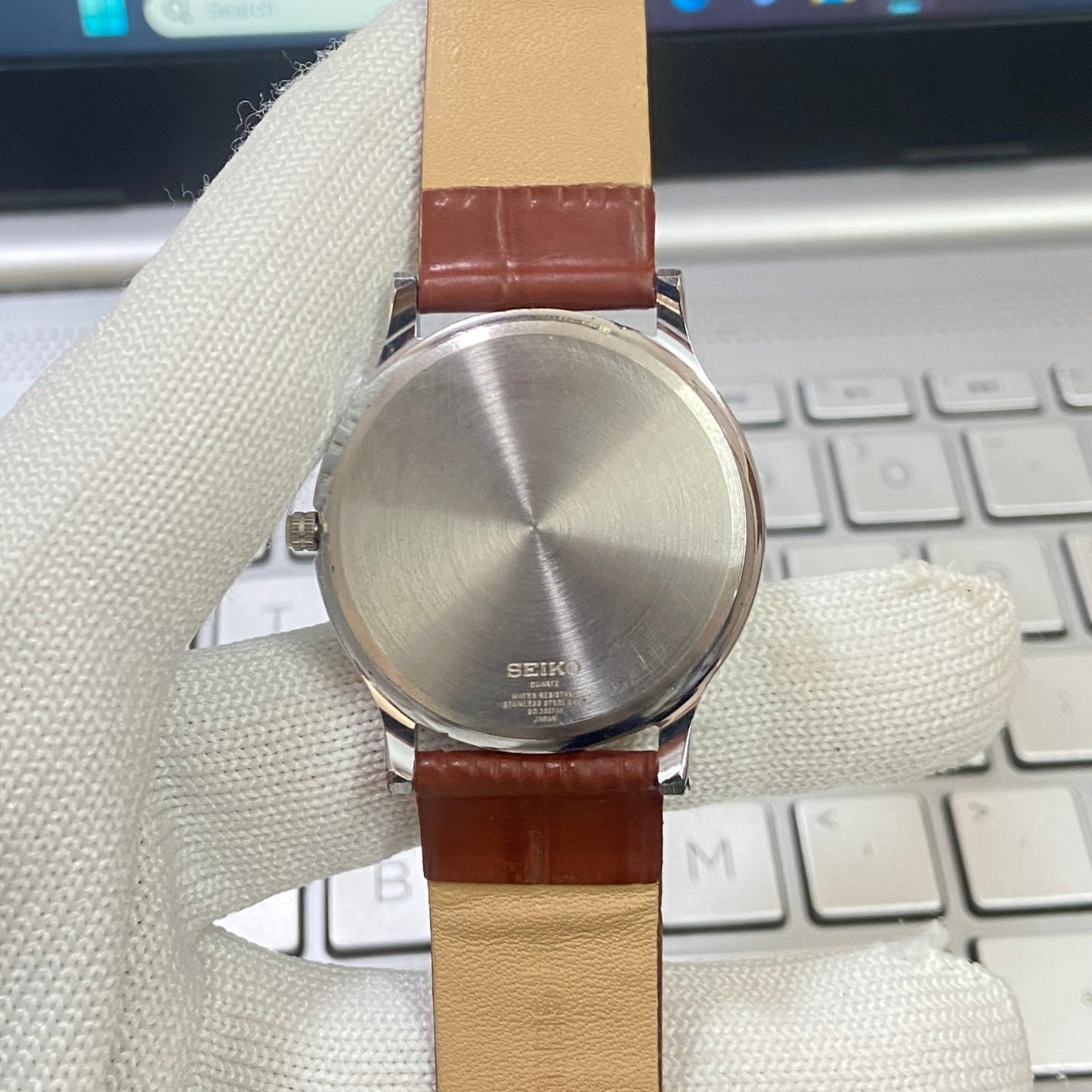 Vintage Seiko Slim Quartz Blue Face Brown Band Men's Wrist Watch C13