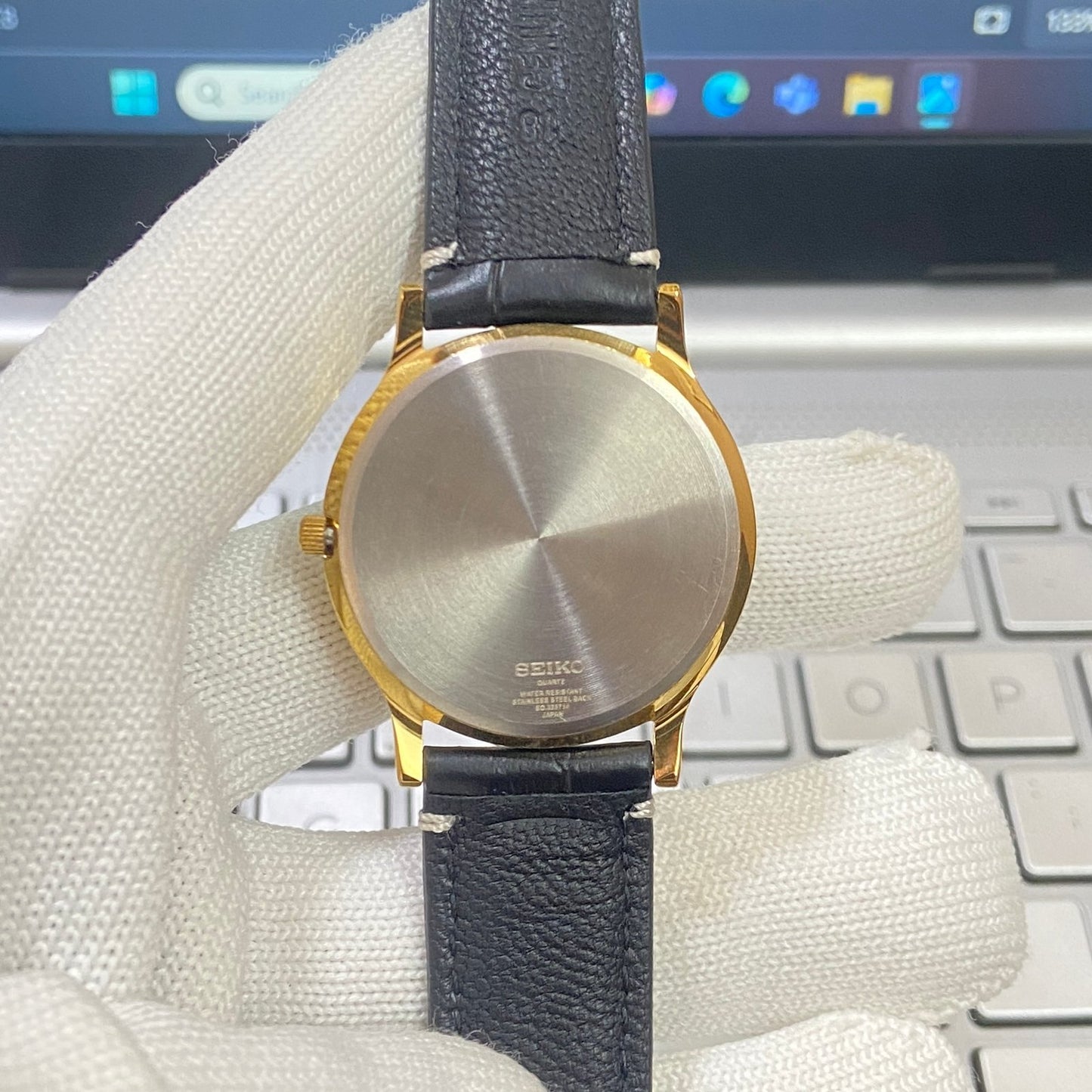 Vintage Seiko Slim Quartz Golden Face Black Band Men's Wrist Watch C14