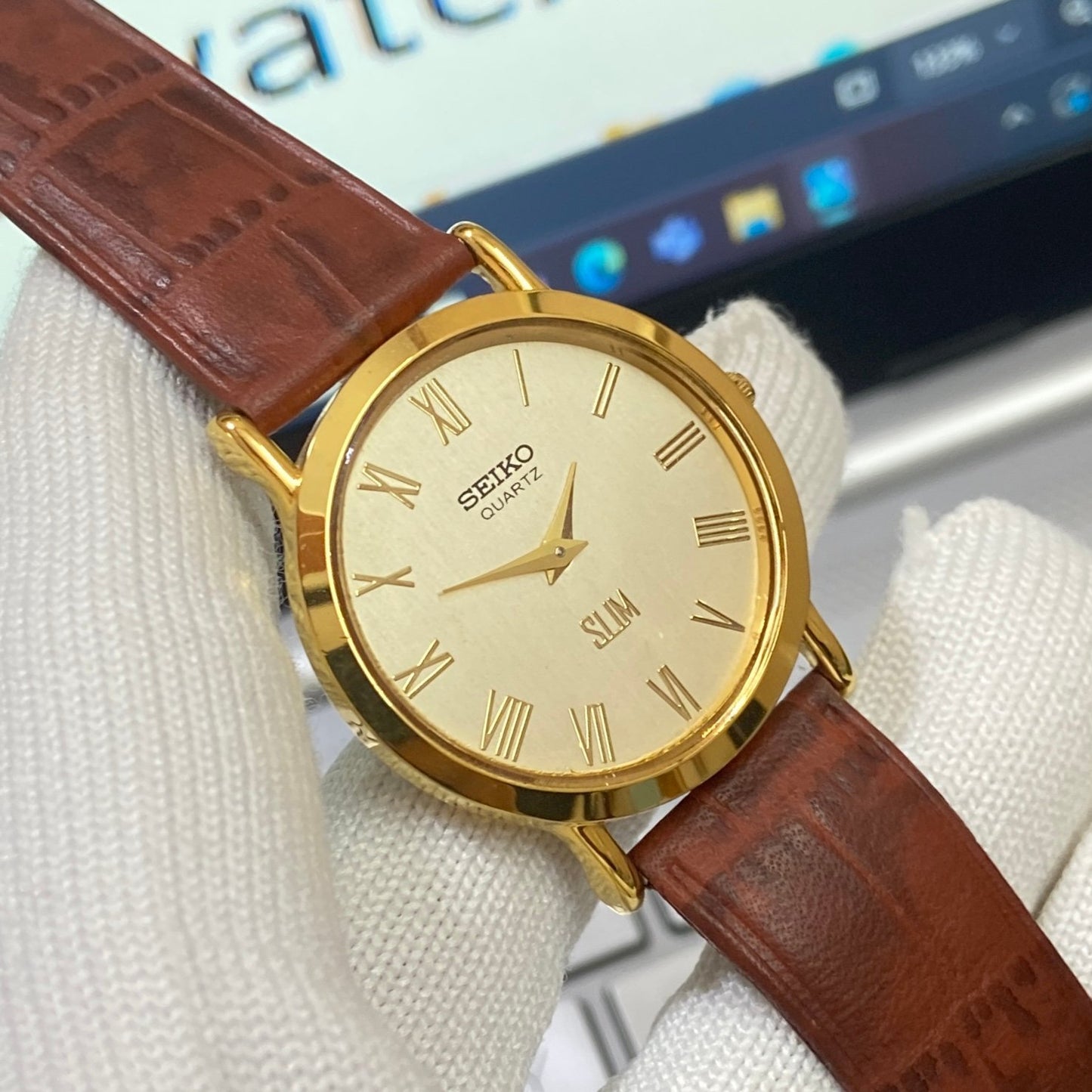 Vintage Seiko Slim Quartz Golden Face Brown Band Men's Wrist Watch C16