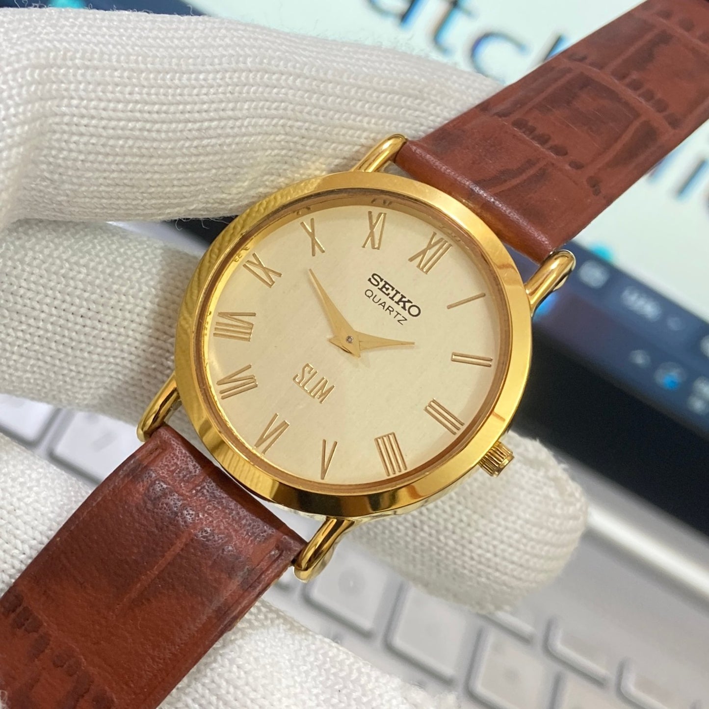 Vintage Seiko Slim Quartz Golden Face Brown Band Men's Wrist Watch C16