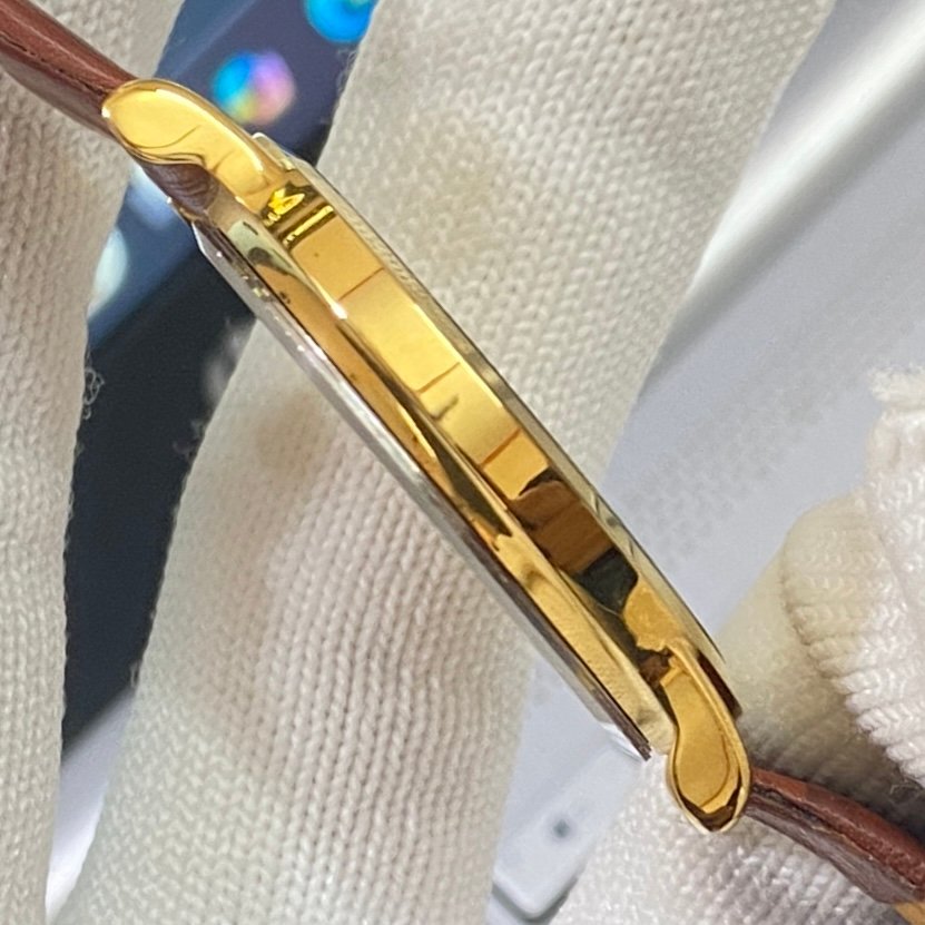 Vintage Seiko Slim Quartz Golden Face Brown Band Men's Wrist Watch C16