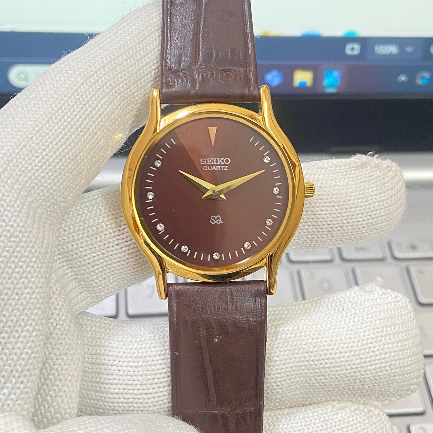 Vintage Seiko Slim quartz Brown Face Brown Band Men's Wrist Watch C17