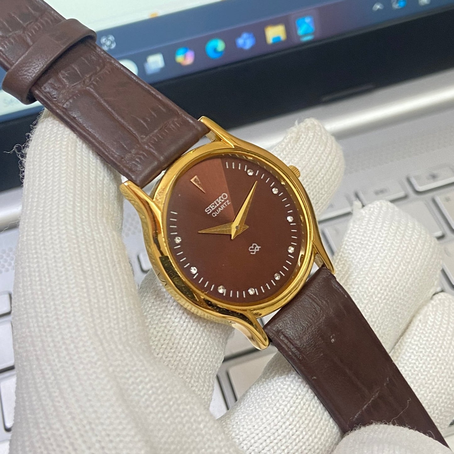 Vintage Seiko Slim quartz Brown Face Brown Band Men's Wrist Watch C17