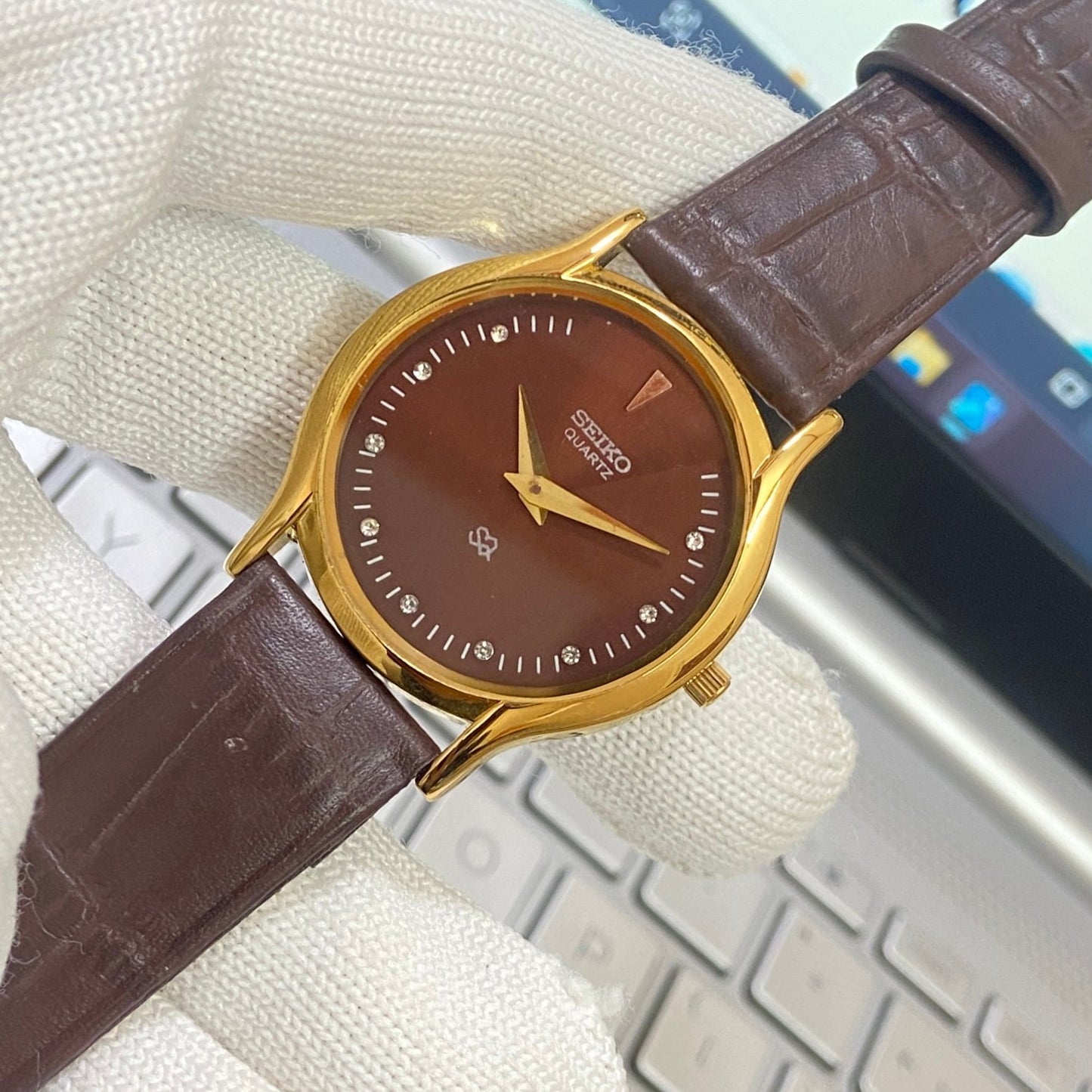 Vintage Seiko Slim quartz Brown Face Brown Band Men's Wrist Watch C17