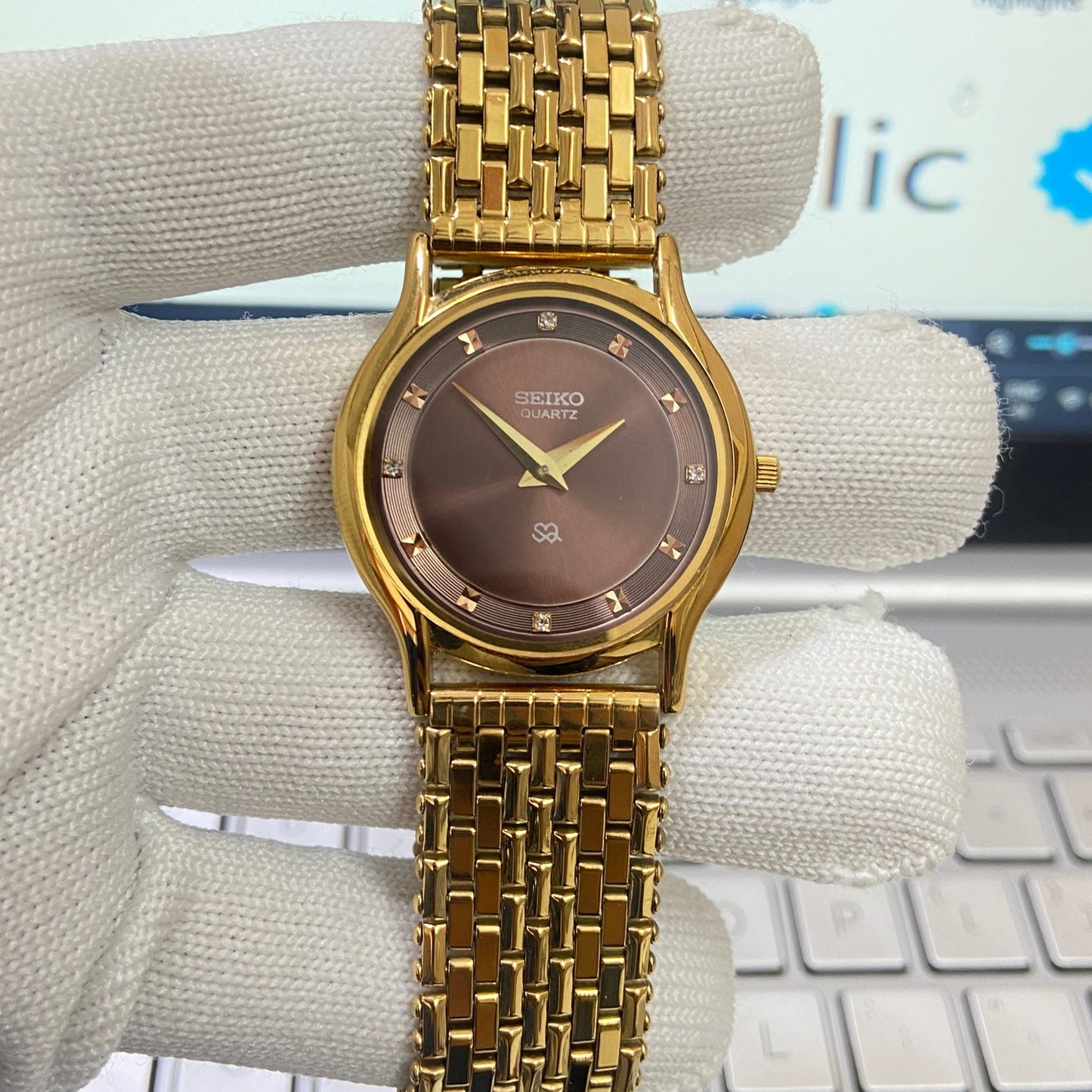 Vintage Seiko Slim Quartz Brown Face Golden Looser Chain Not Adjustable Men's Wrist Watch C18
