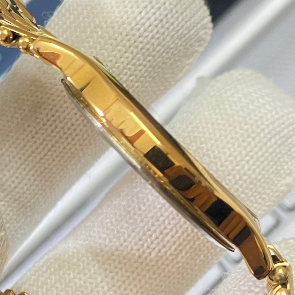 Vintage Seiko Slim Quartz Brown Face Golden Looser Chain Not Adjustable Men's Wrist Watch C18