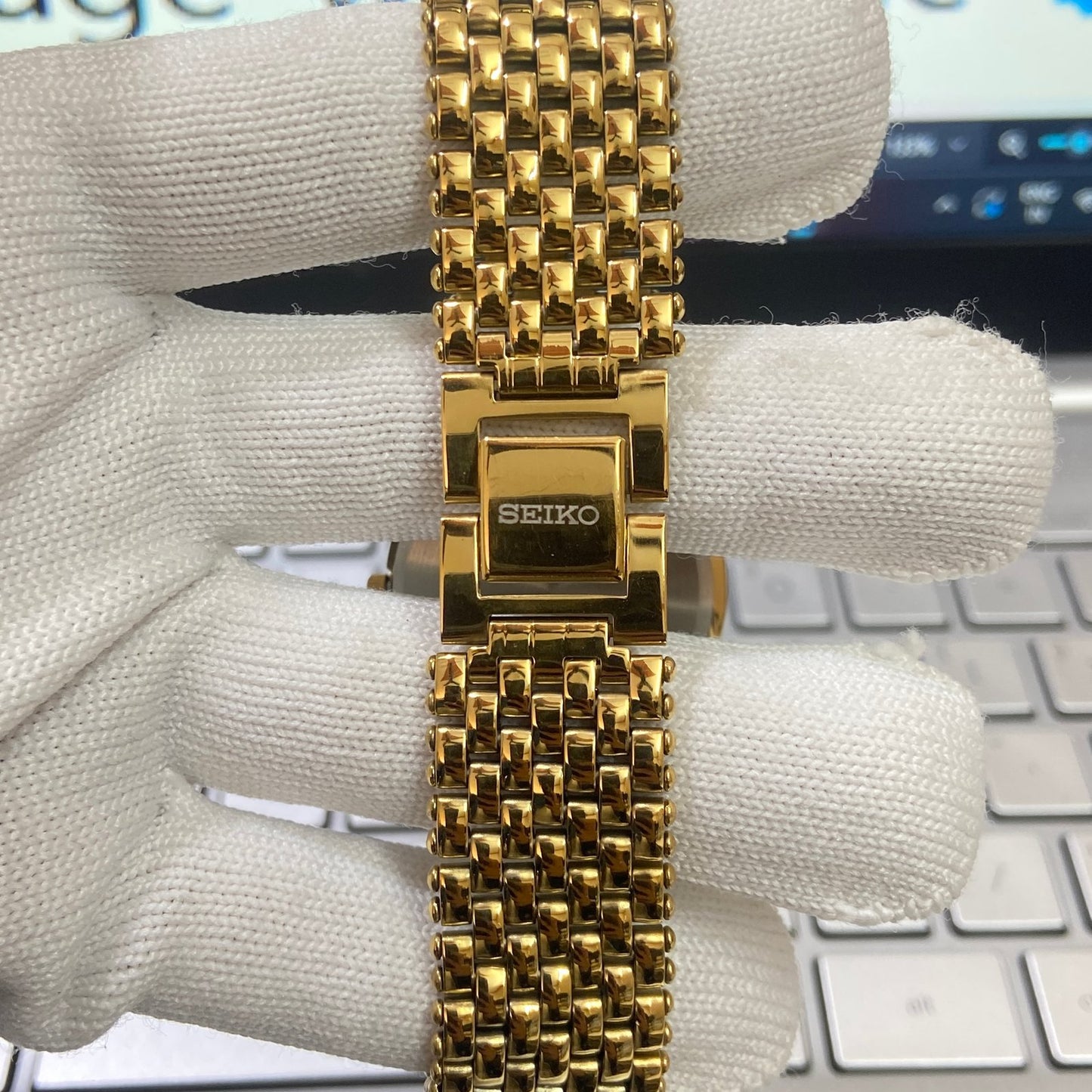 Vintage Seiko Slim Quartz Blue Face Golden Looser Chain Not Adjustable Men's Wrist Watch C19