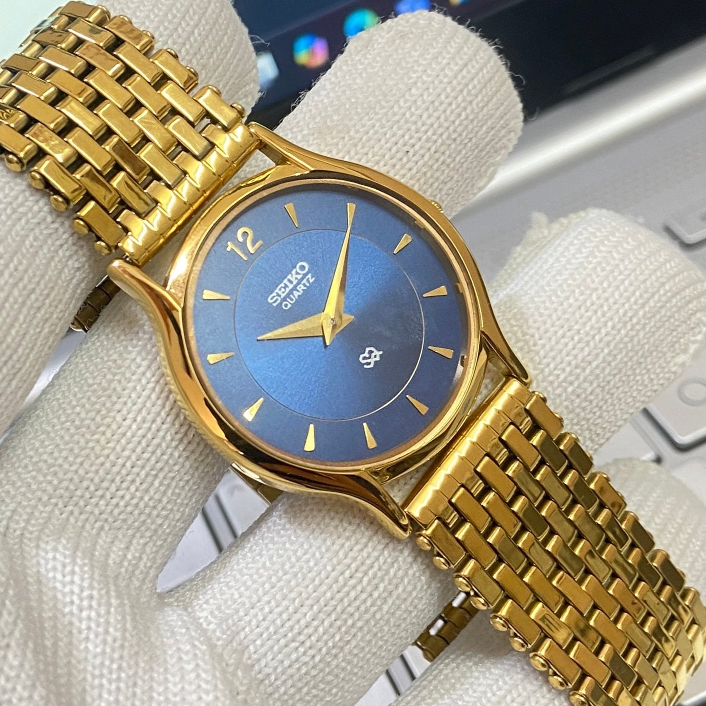 Vintage Seiko Slim Quartz Blue Face Golden Looser Chain Not Adjustable Men's Wrist Watch C20