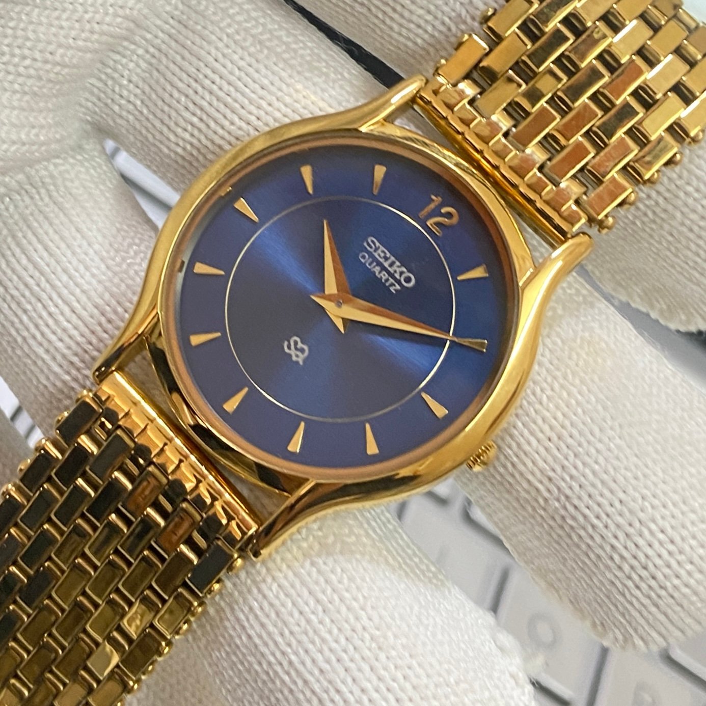 Vintage Seiko Slim Quartz Blue Face Golden Looser Chain Not Adjustable Men's Wrist Watch C20