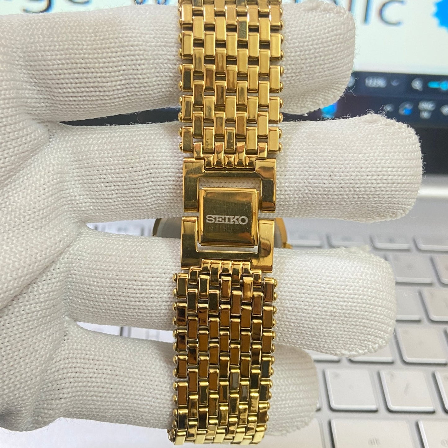 Vintage Seiko Slim Quartz Blue Face Golden Looser Chain Not Adjustable Men's Wrist Watch C20