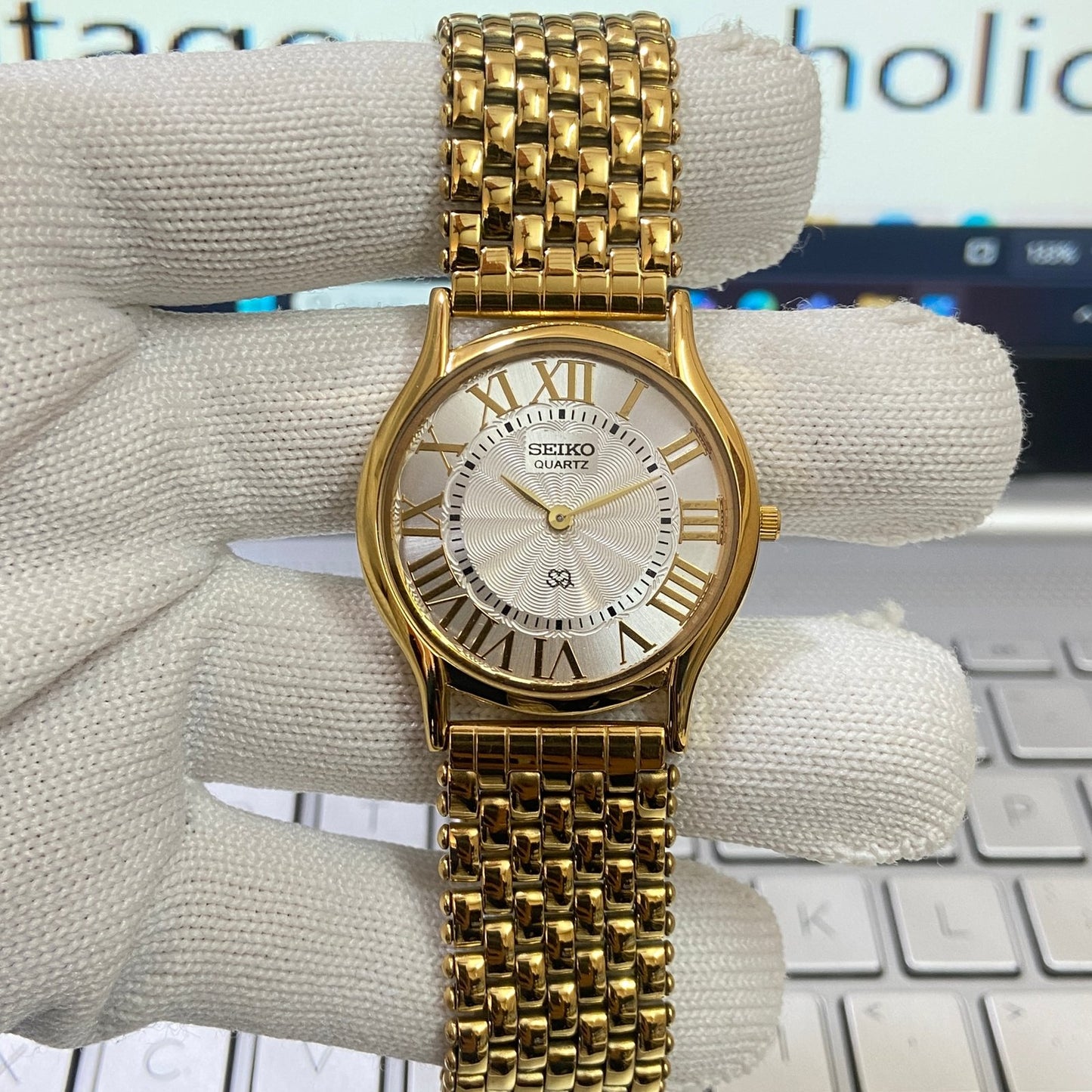 Vintage Seiko Slim Quartz Silver Face Golden Looser Chain Not Adjustable Men's Wrist Watch C21