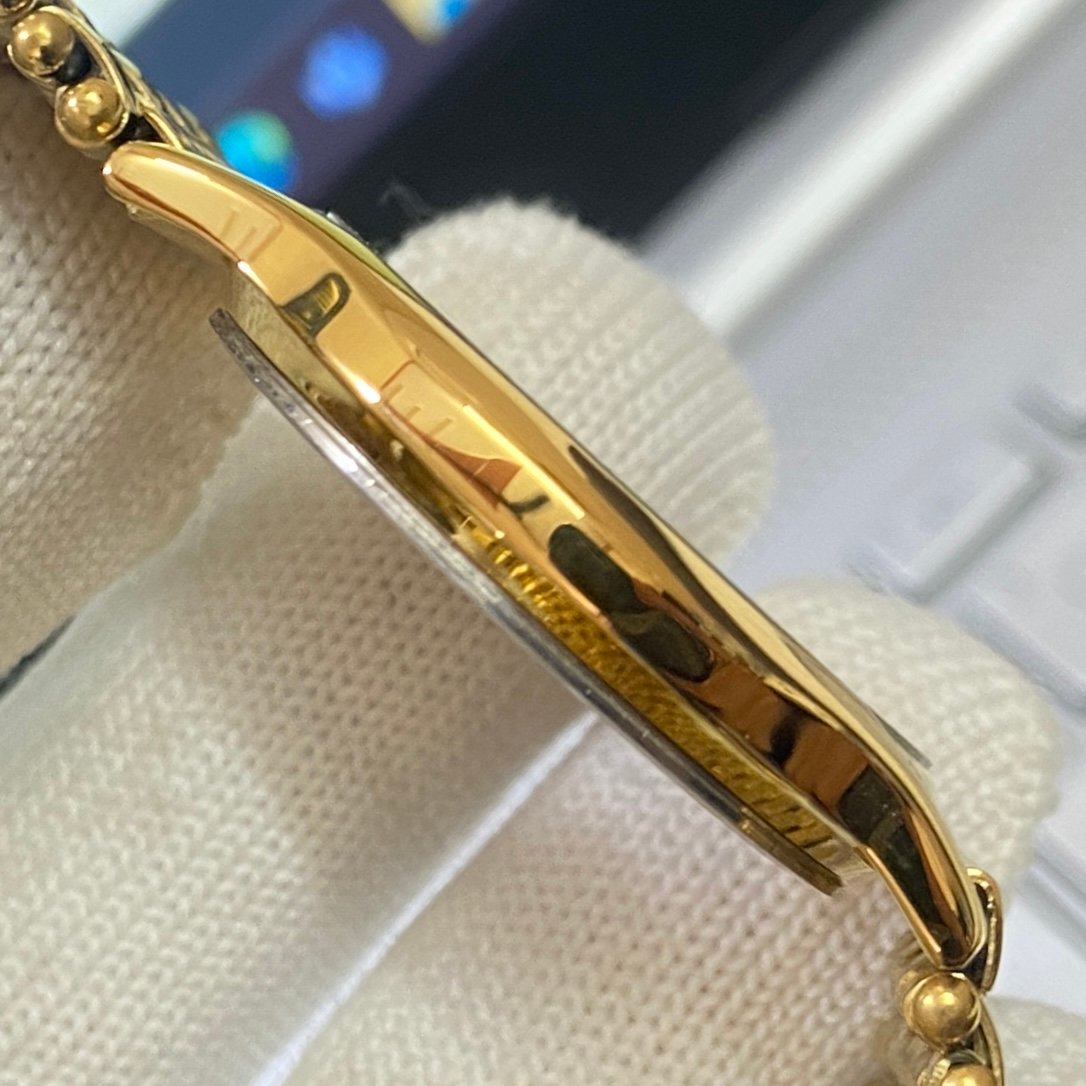 Vintage Seiko Slim Quartz Silver Face Golden Looser Chain Not Adjustable Men's Wrist Watch C21