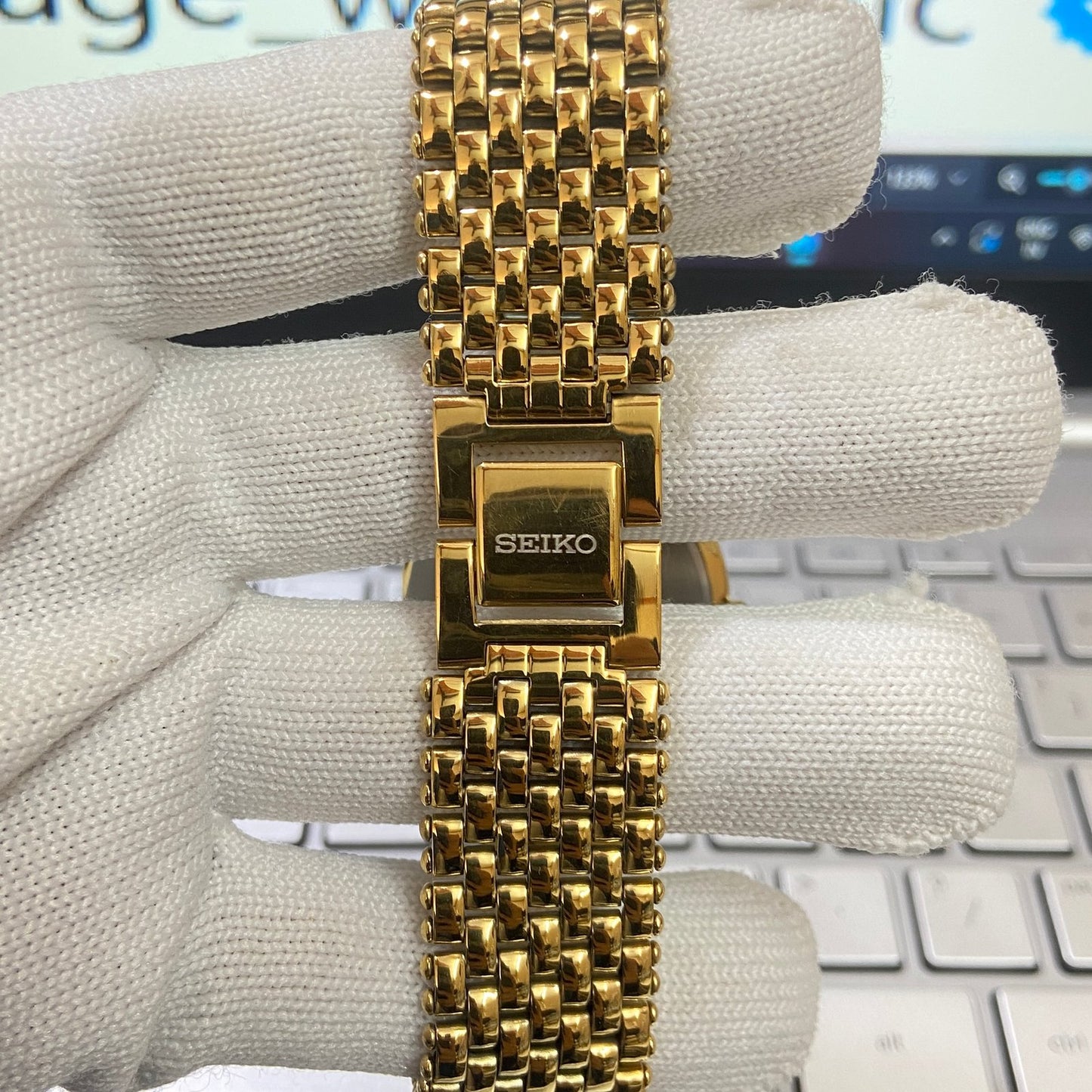 Vintage Seiko Slim Quartz Silver Face Golden Looser Chain Not Adjustable Men's Wrist Watch C21
