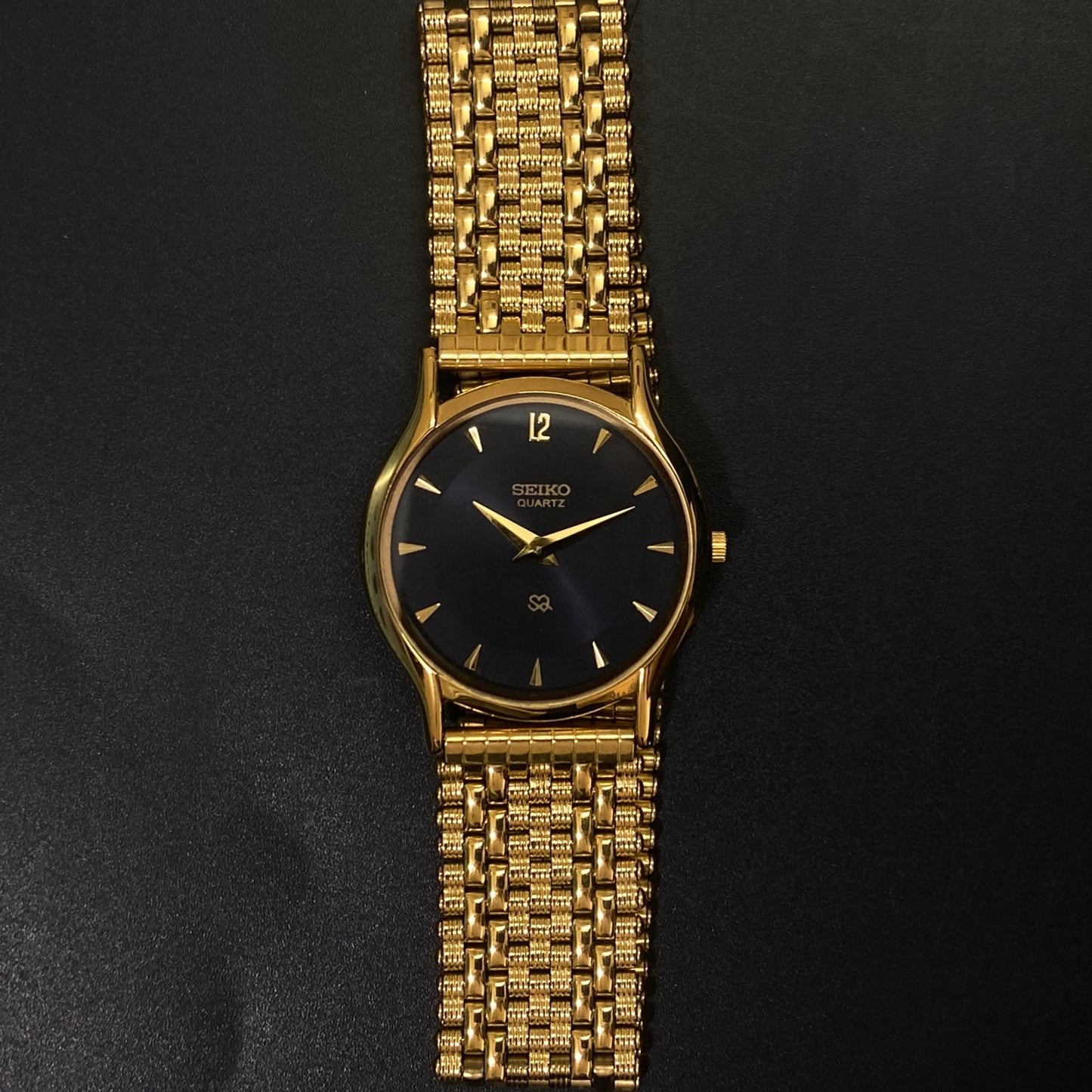 Vintage Seiko Slim Quartz Black Face Golden Looser Chain Not Adjustable Men's Wrist Watch C22