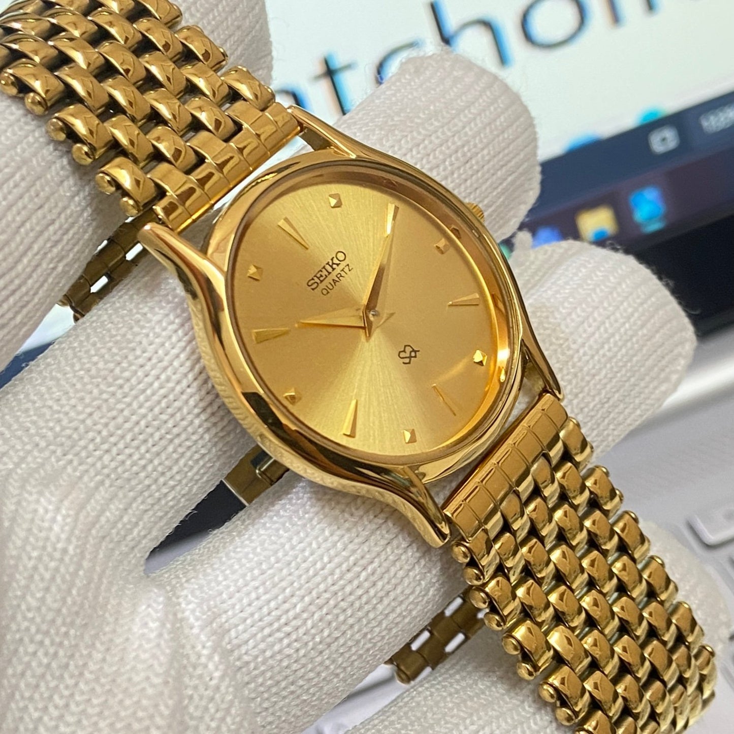 Vintage Seiko Slim Quartz Golden Face Golden Looser Chain Not Adjustable Men's Wrist Watch C23