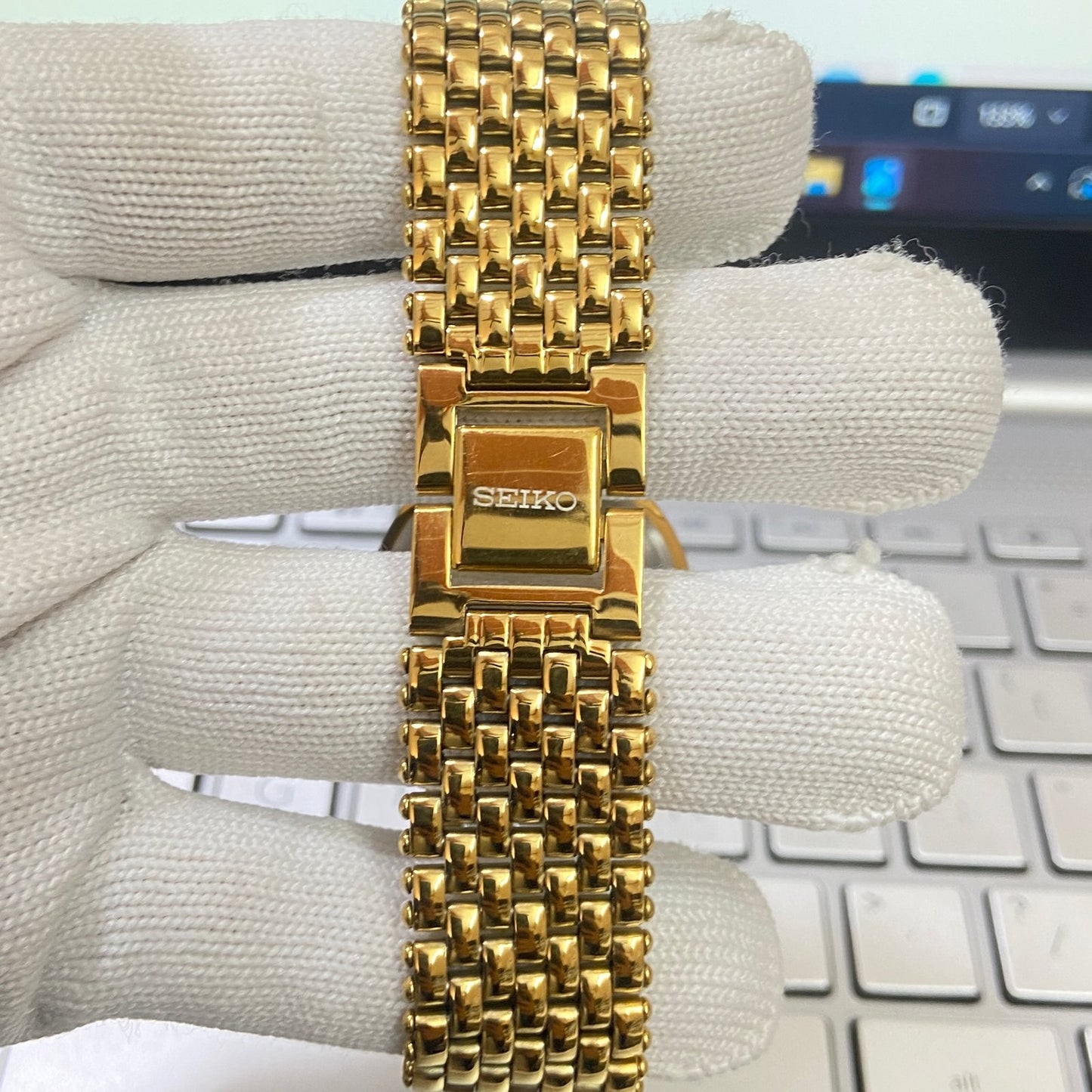 Vintage Seiko Slim Quartz Golden Face Golden Looser Chain Not Adjustable Men's Wrist Watch C23