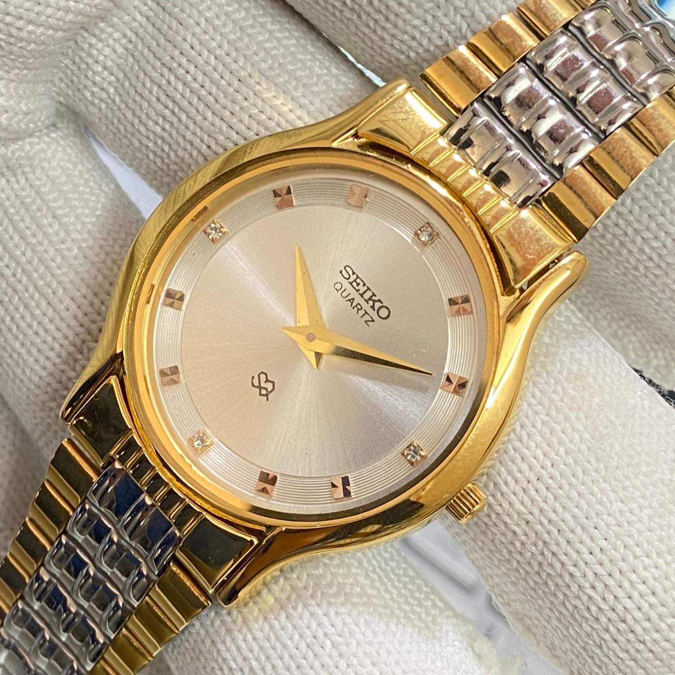 Vintage Seiko Slim Quartz Silver Face Two Tone Men's Wrist Watch C24