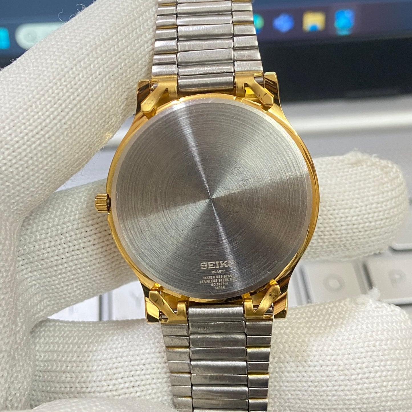 Vintage Seiko Slim Quartz Silver Face Two Tone Men's Wrist Watch C24