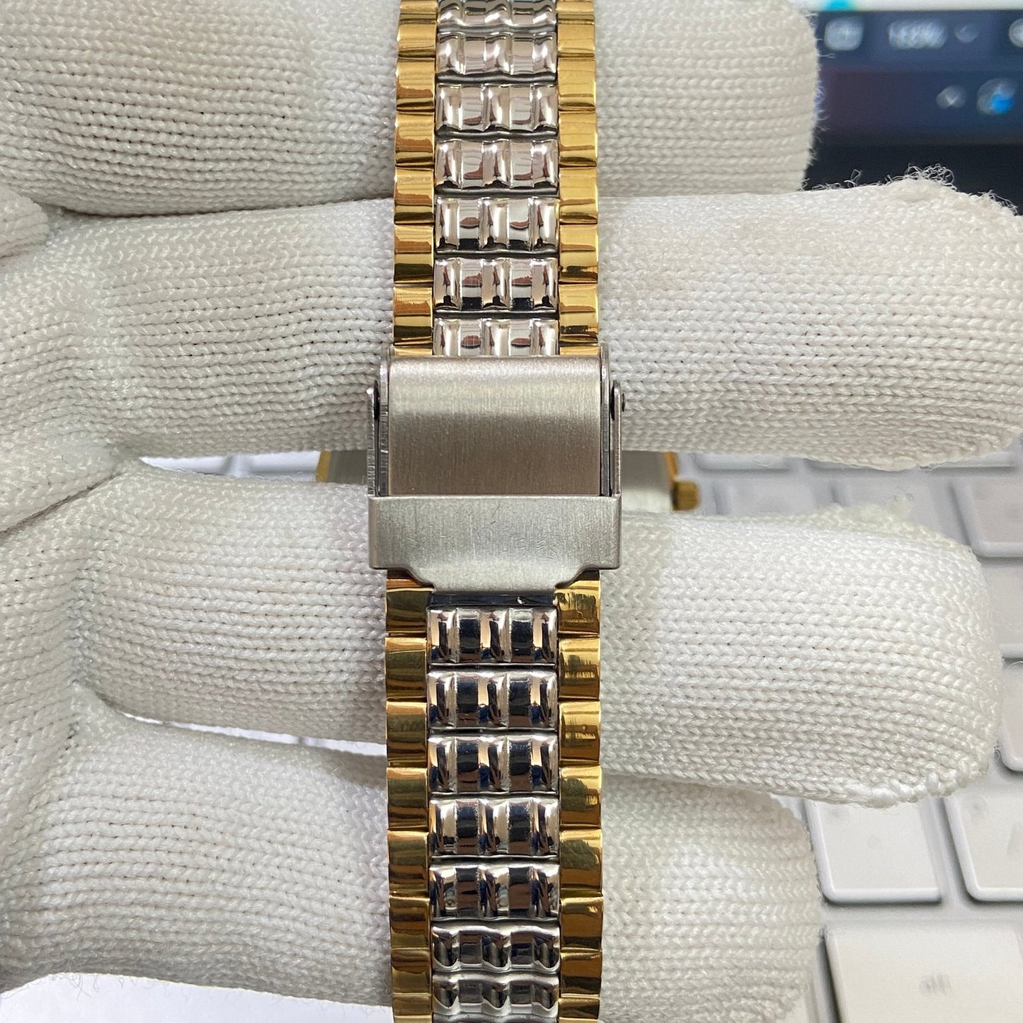 Vintage Seiko Slim Quartz Silver Face Two Tone Men's Wrist Watch C24