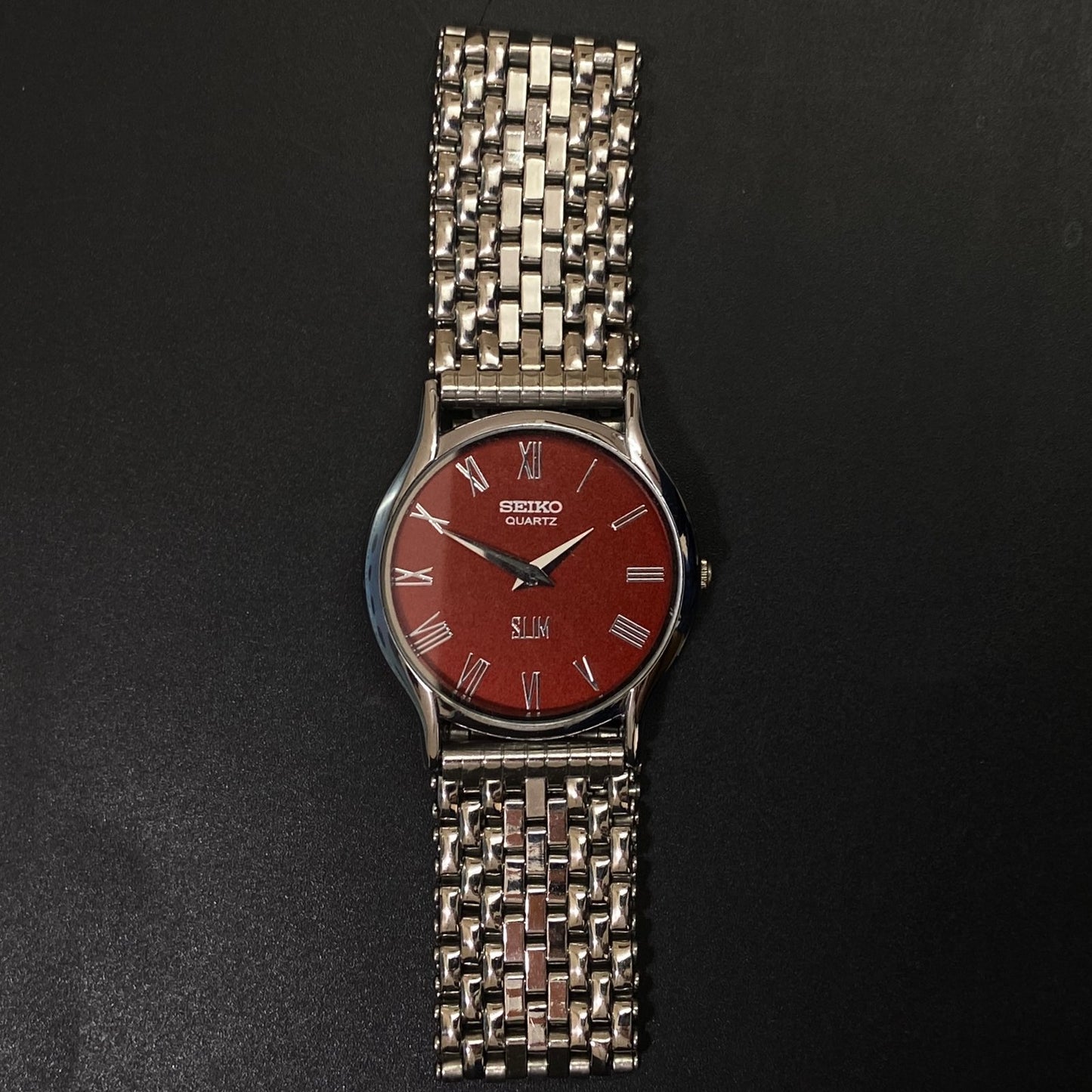 Vintage Seiko Slim Quartz Red Face Silver Looser Chain Not Adjustable Men's Wrist Watch C25