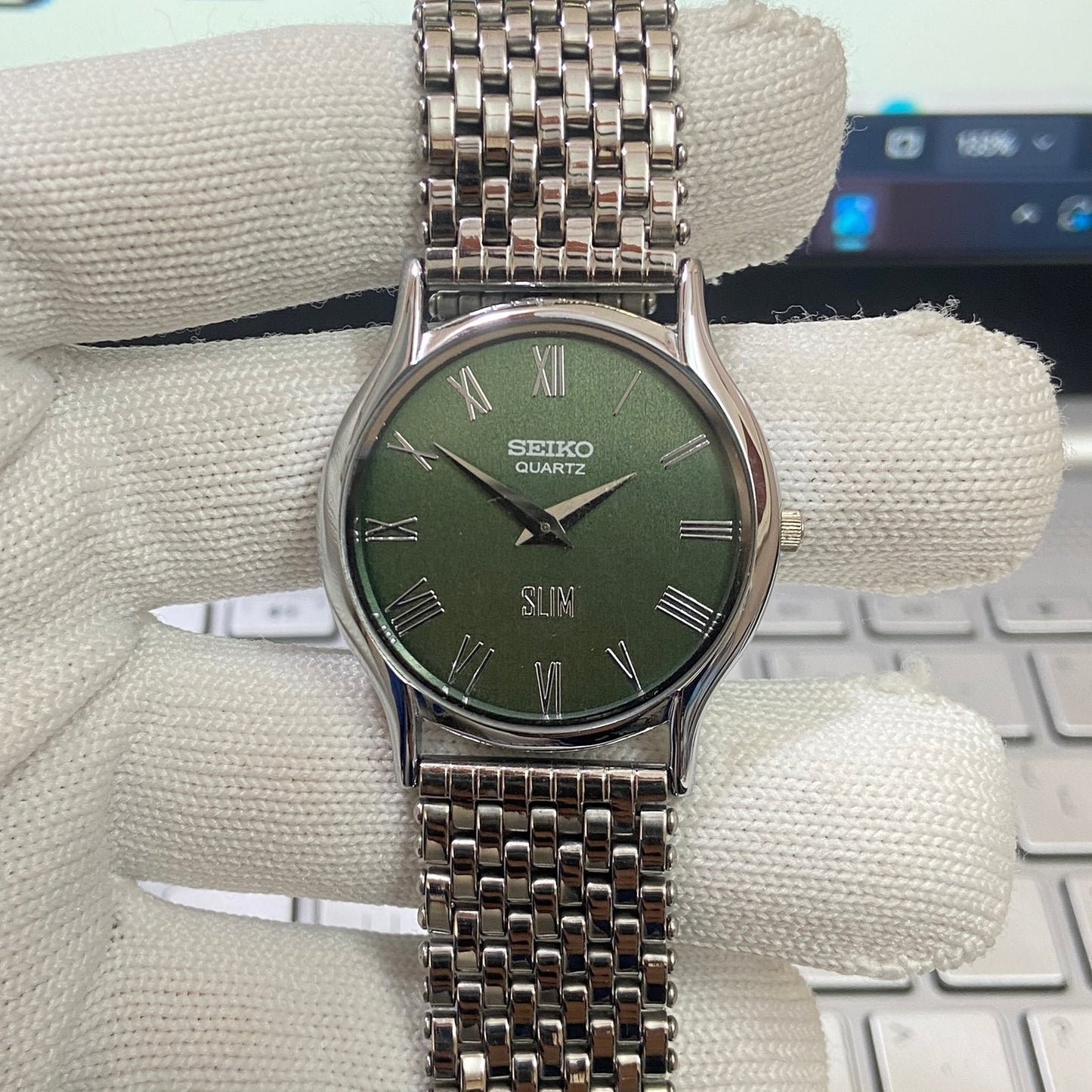 Vintage Seiko Slim Quartz Green Face Silver Looser Chain Not Adjustable Men's Wrist Watch C26