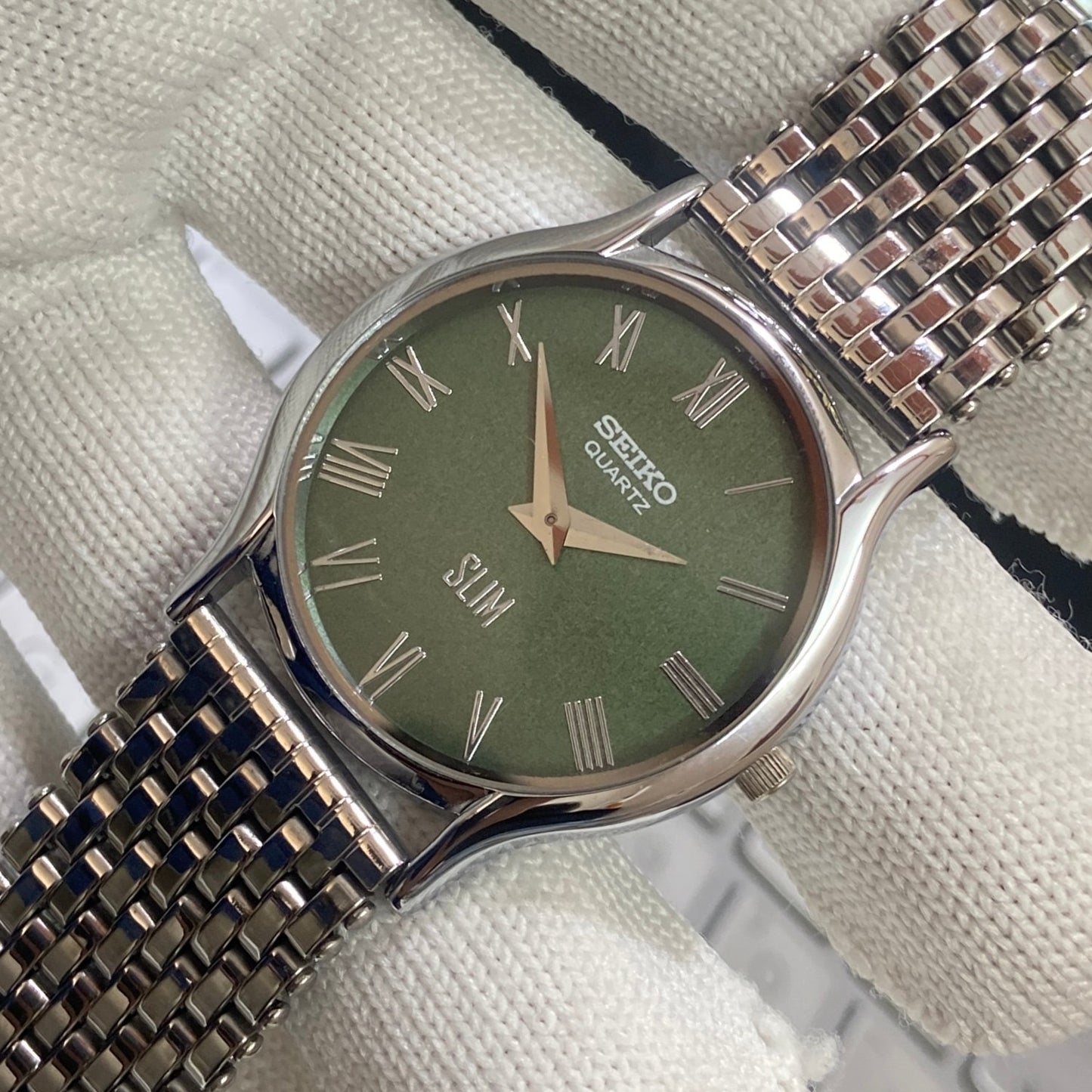 Vintage Seiko Slim Quartz Green Face Silver Looser Chain Not Adjustable Men's Wrist Watch C26