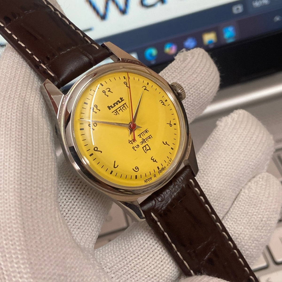 Vintage MOD HMT Devanagari Hand Winding 17 Jewels Yellow Face Brown Band Men's Wrist Watch C29