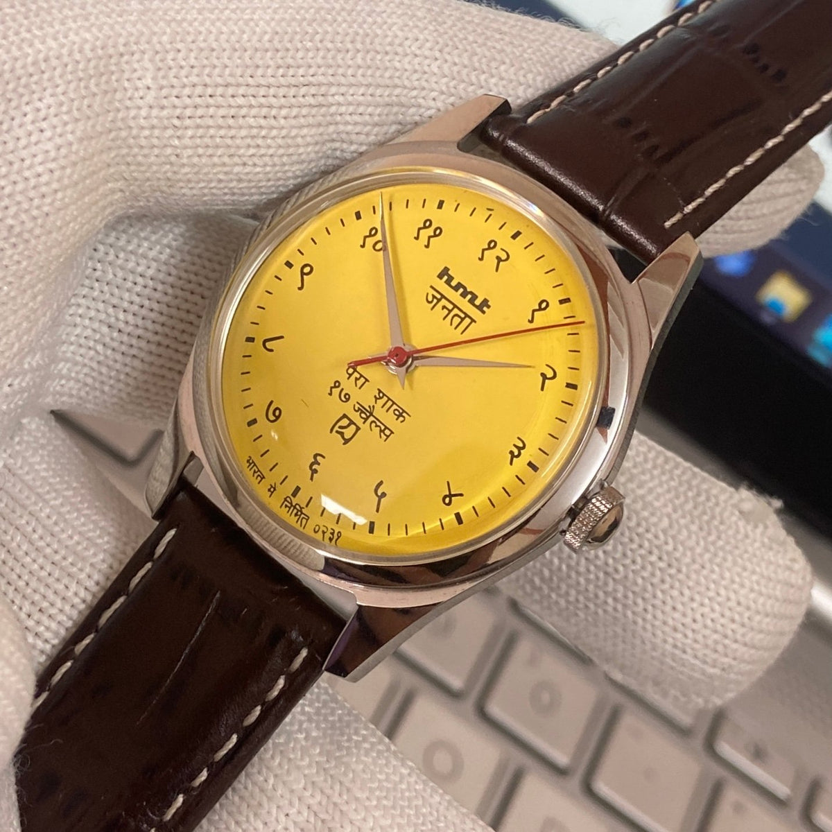 Vintage MOD HMT Devanagari Hand Winding 17 Jewels Yellow Face Brown Band Men's Wrist Watch C29
