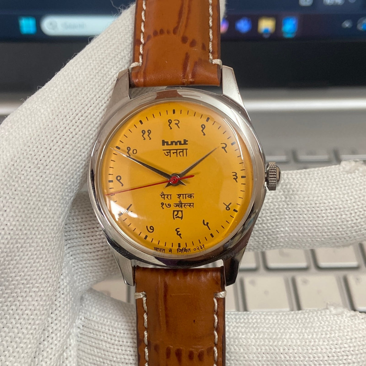 Vintage MOD HMT Janata Devanagari Hand Winding 17 Jewels Mustard Face Brown Band Men's Wrist Watch C30