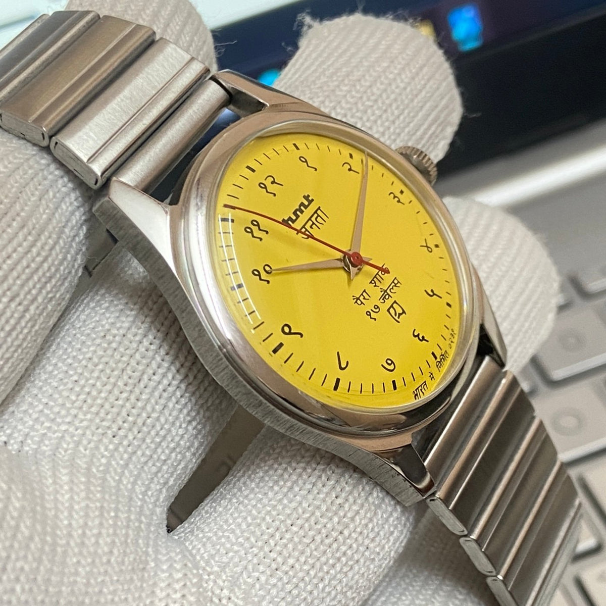 Vintage MOD HMT Devanagari Hand Winding 17 Jewels Yellow Face Men's Wrist Watch C35