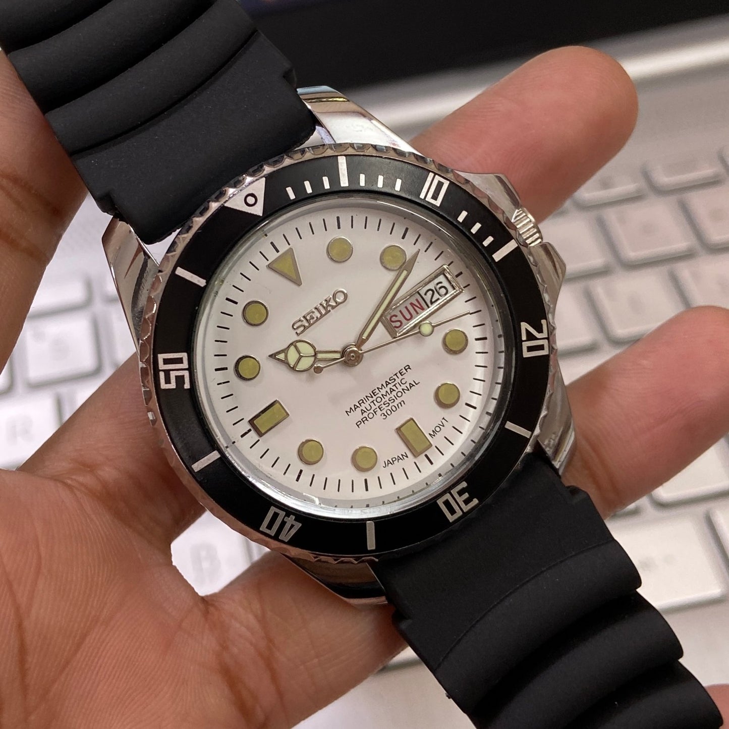 Vintage Seiko Marine Master Automatic White Face Cal. 6309 Black Rotating Bezel Black Silicone Strap Men's Wrist Watch C96