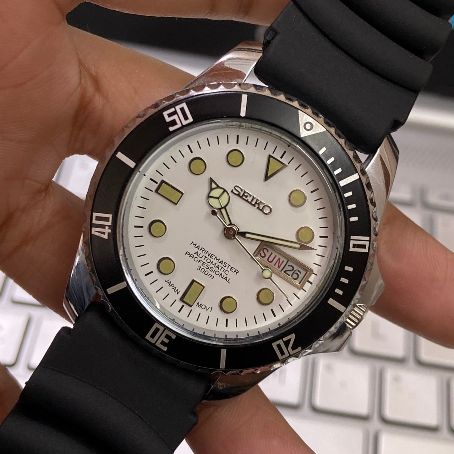 Vintage Seiko Marine Master Automatic White Face Cal. 6309 Black Rotating Bezel Black Silicone Strap Men's Wrist Watch C96